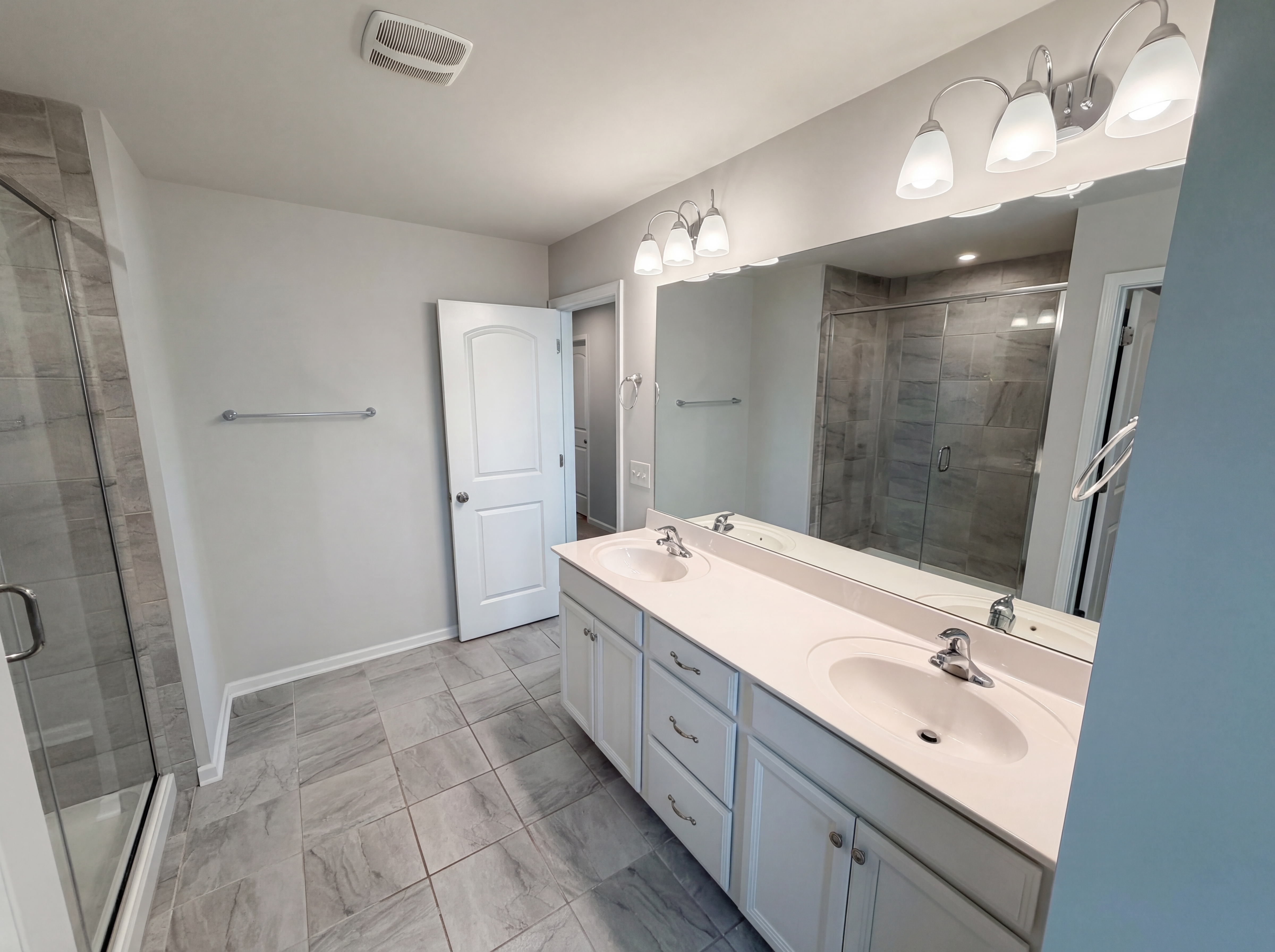 Photo 17 of 24 of 11122 Chalkbark Ln, Charlotte, NC