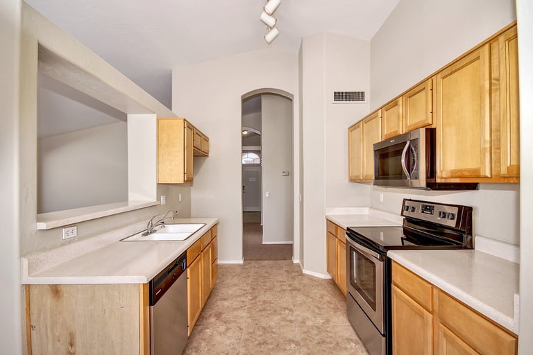 Photo 6 of 26 - 880 N Kingston St, Gilbert, AZ 85233