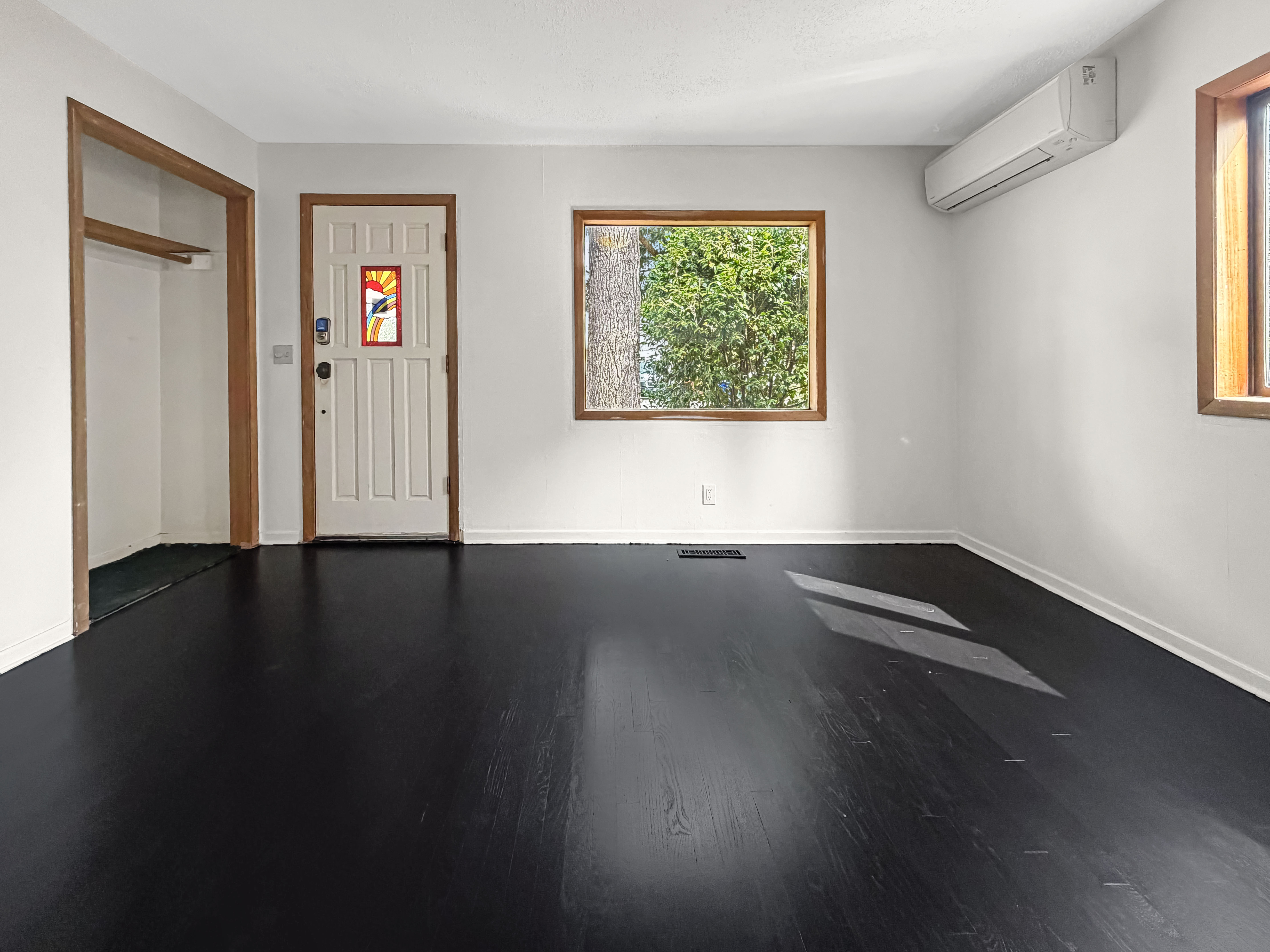 Photo 3 of 22 of 5926 SE Lexington St, Portland, OR