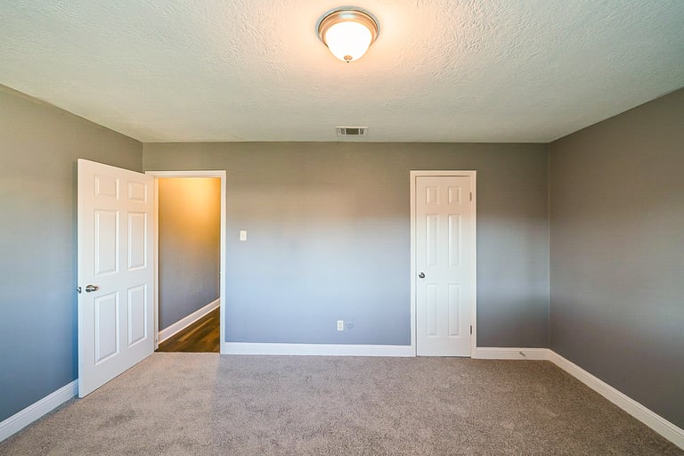 Photo 13 of 27 - 5113 Meadow Crest St, La Porte, TX 77571