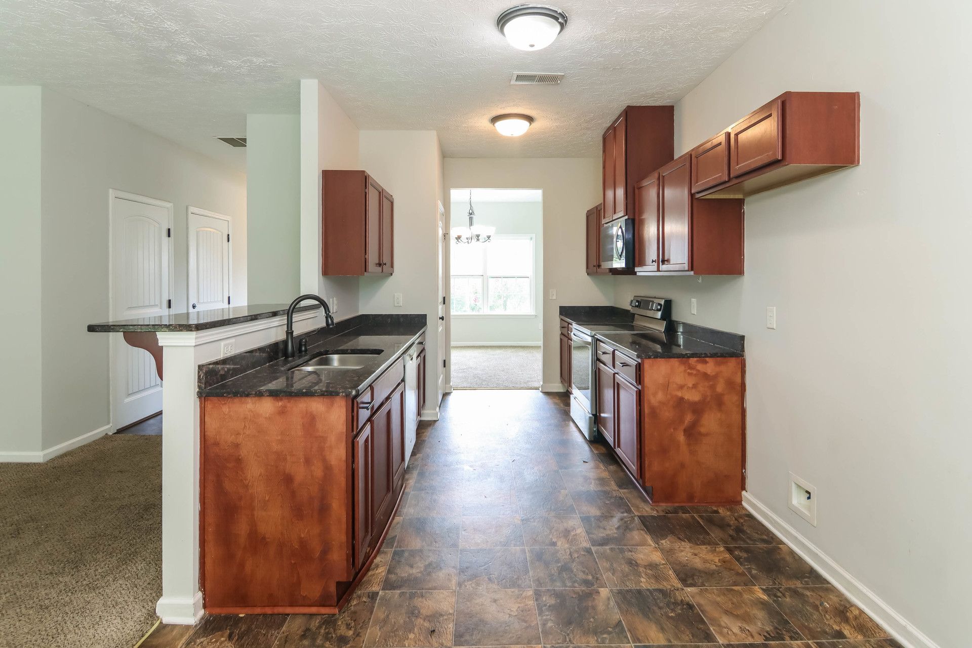 Photo 2 of 22 of 20 Forest Ridge Ln, Phenix City, AL