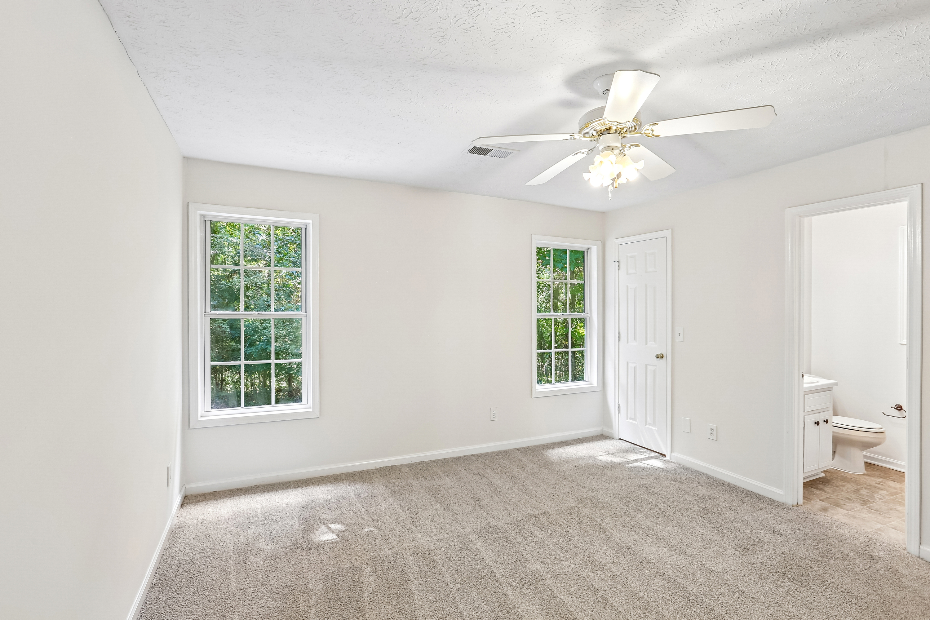 Photo 18 of 47 of 5511 Pond Mill Ct, Flowery Branch, GA