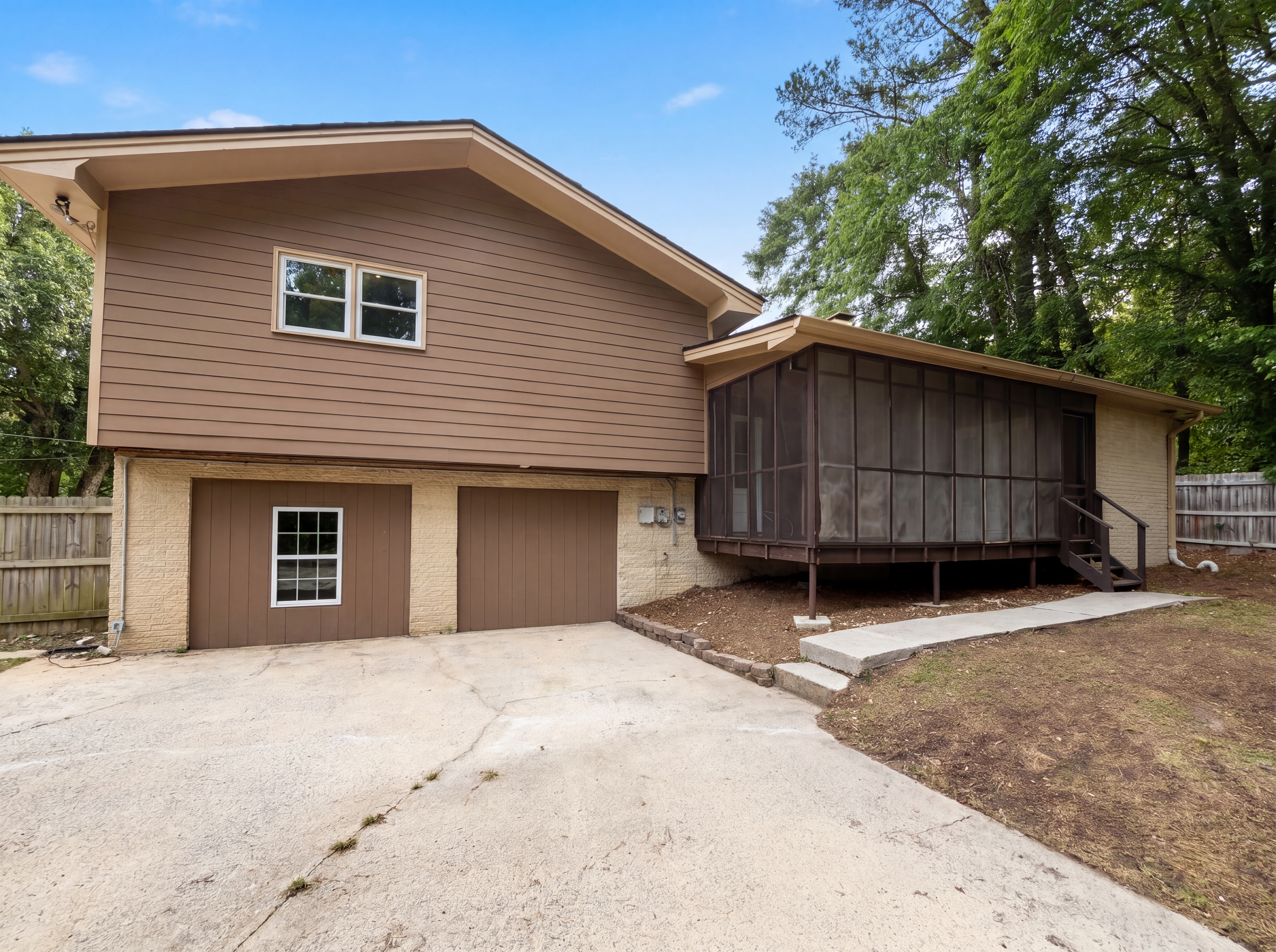 Photo 5 of 25 of 6330 Tahoe Dr, Atlanta, GA