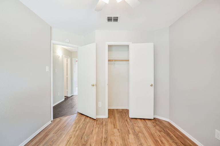 Photo 19 of 27 - 923 Silver Streak Dr, Saginaw, TX 76131