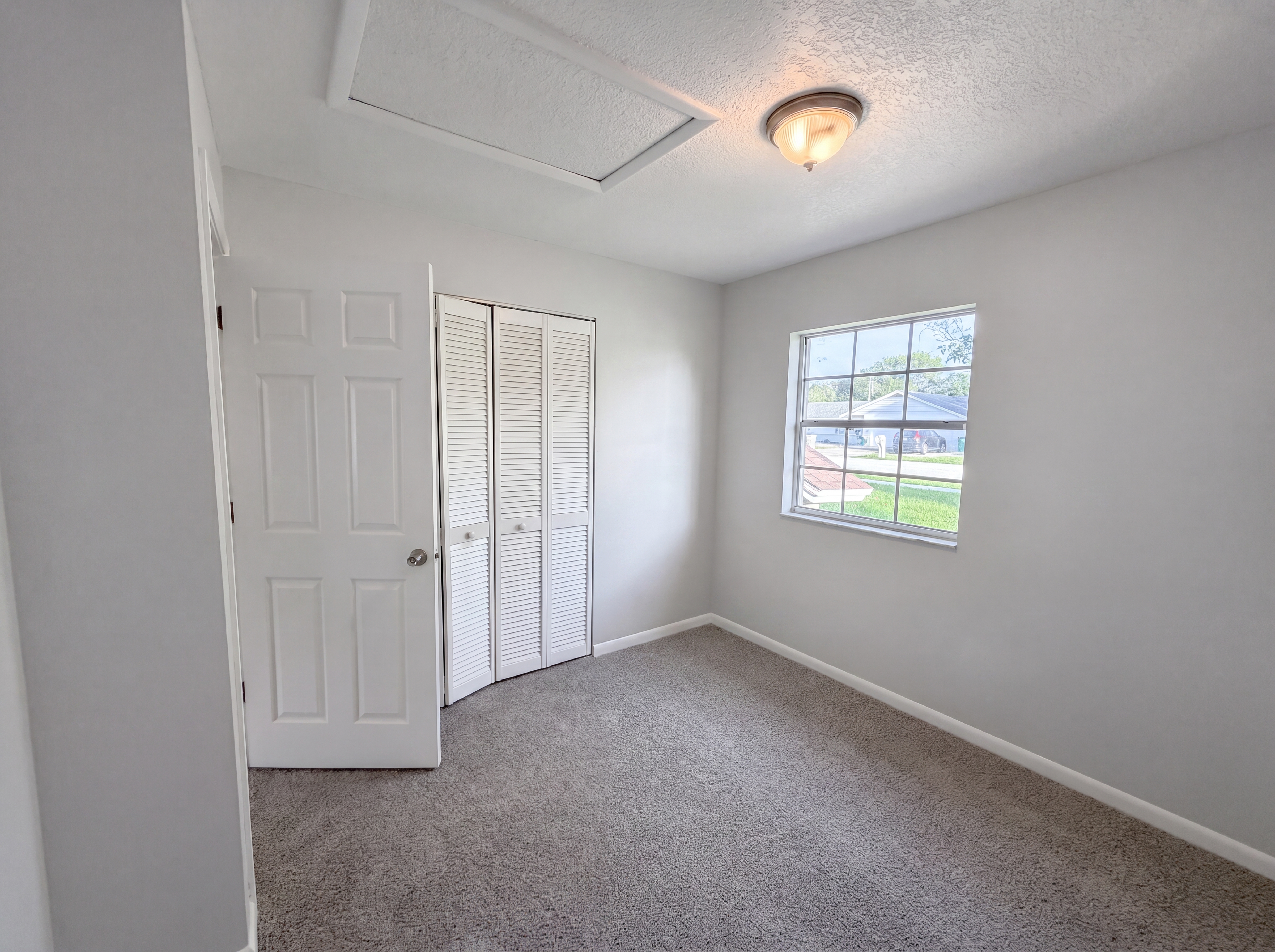 Photo 12 of 22 of 880 Fruitland Dr, Deltona, FL