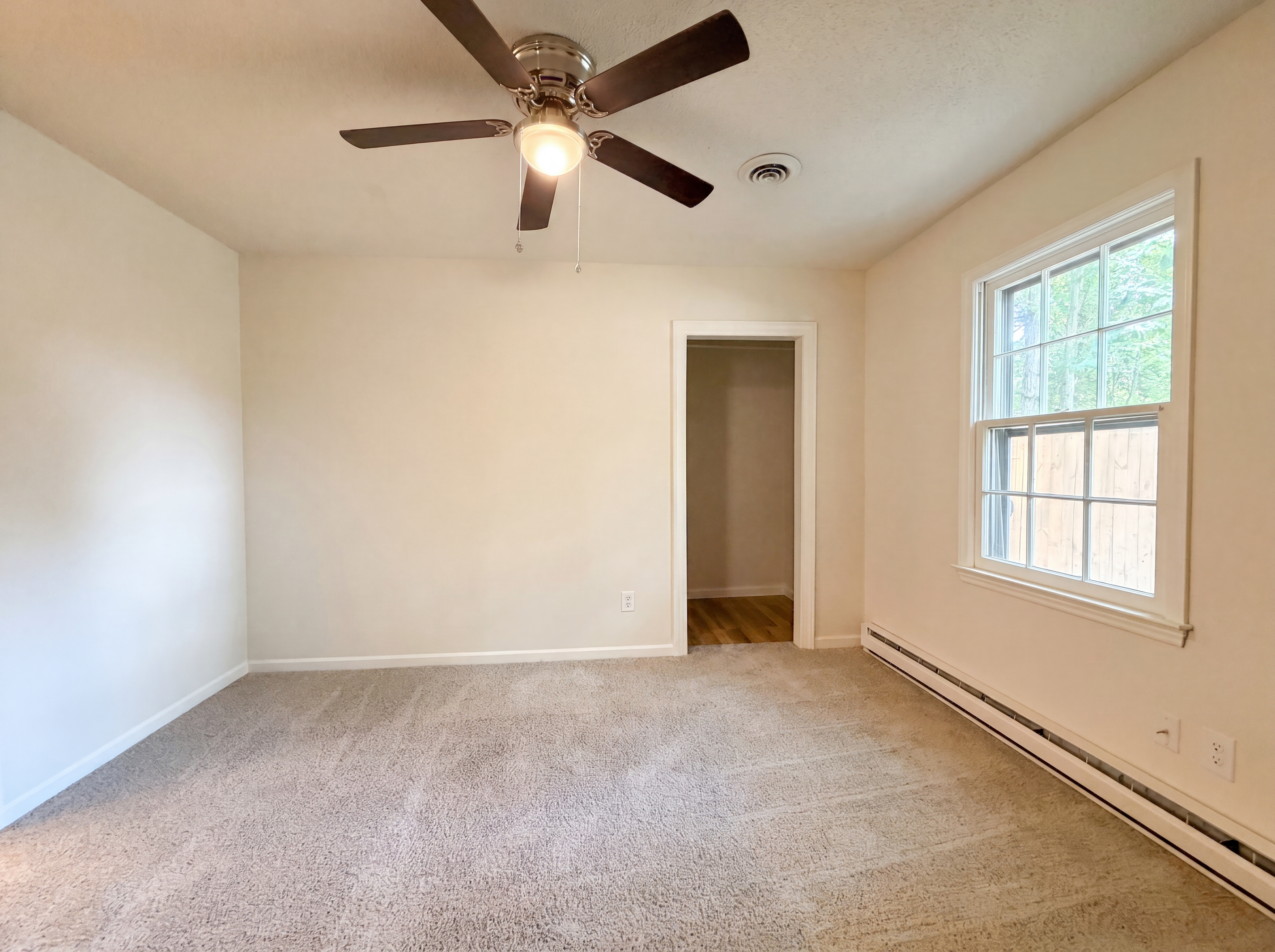 Photo 11 of 23 of 4708 Chaucer Dr, Greensboro, NC