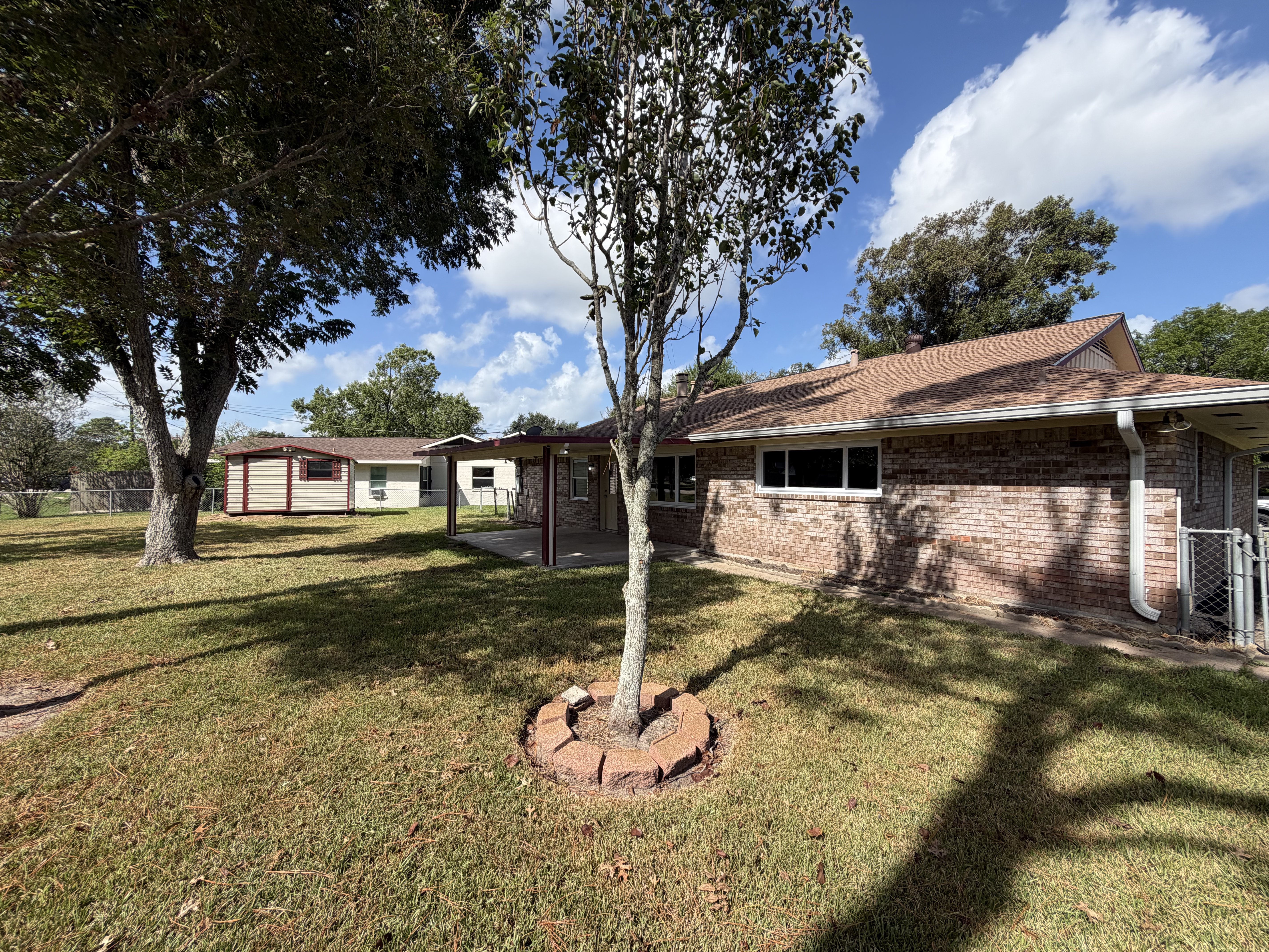 Photo 18 of 19 of 609 Heather Ln, Friendswood, TX