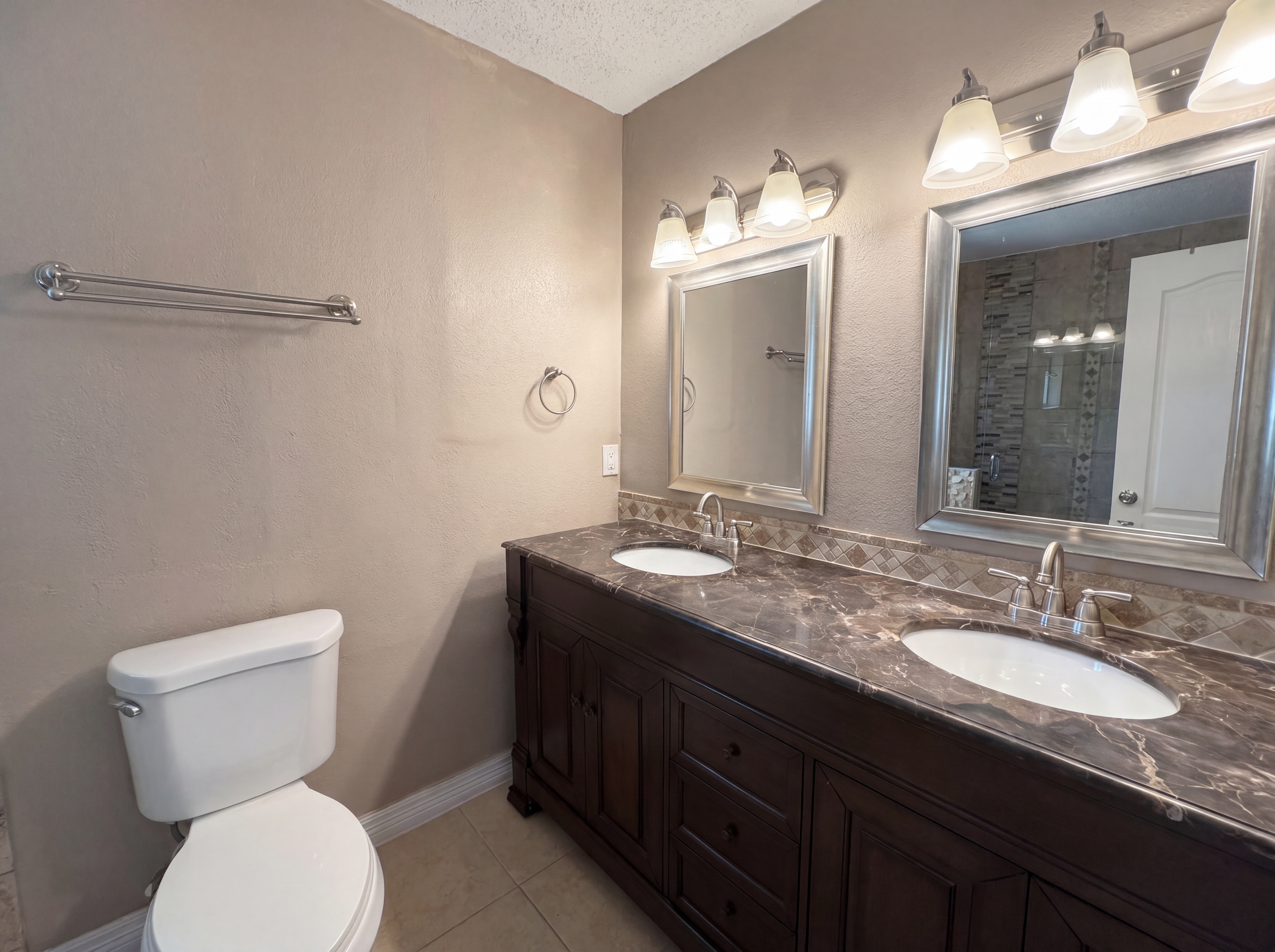 Photo 11 of 16 of 3255 Whitehall Dr, Dallas, TX