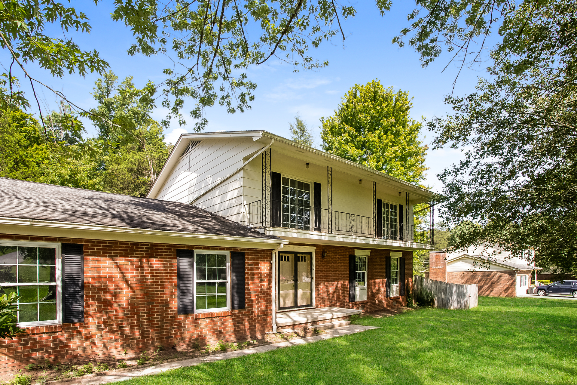 Photo 2 of 22 of 214 Meadow Ln, La Follette, TN
