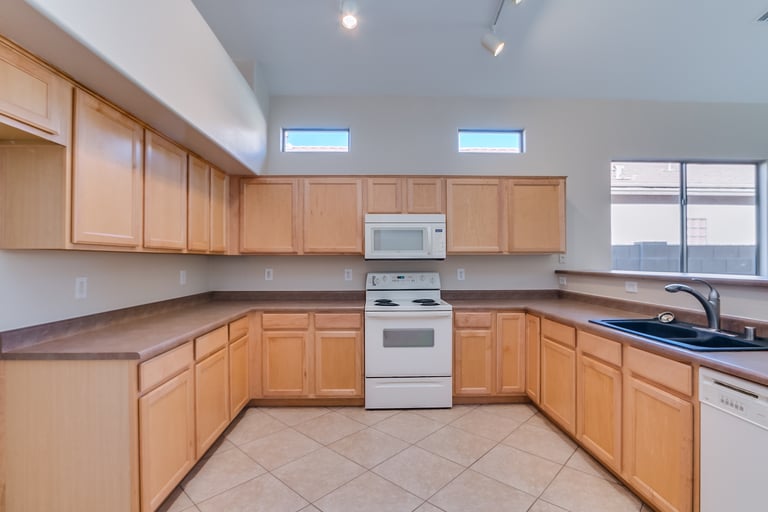 Photo 7 of 32 - 6610 W Tether Trl, Phoenix, AZ 85083