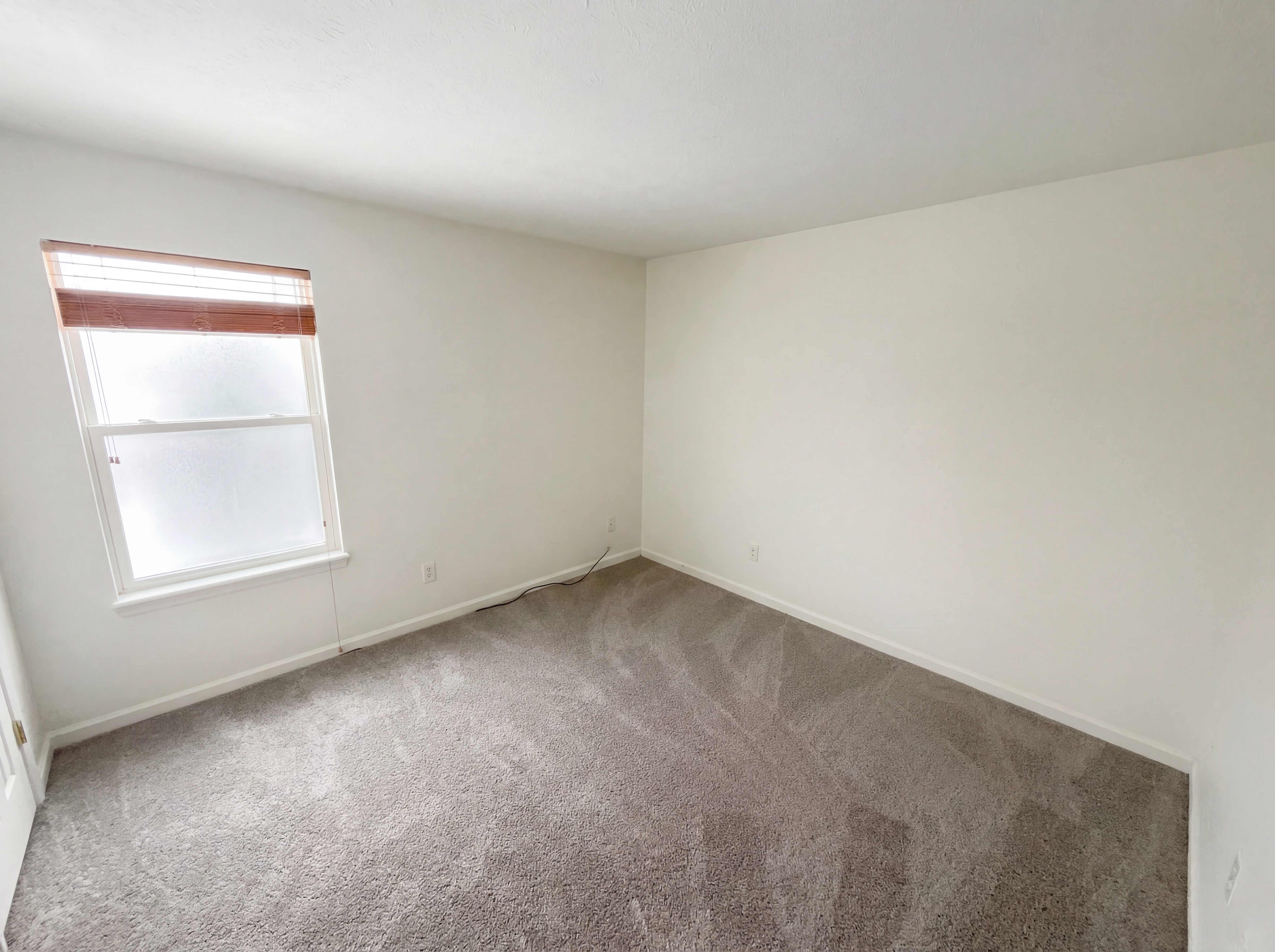 Photo 15 of 24 of 3211 Waterloo Cir, Indianapolis, IN