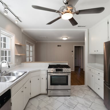 Property photo 2 of 1347 Chalmette Dr NE