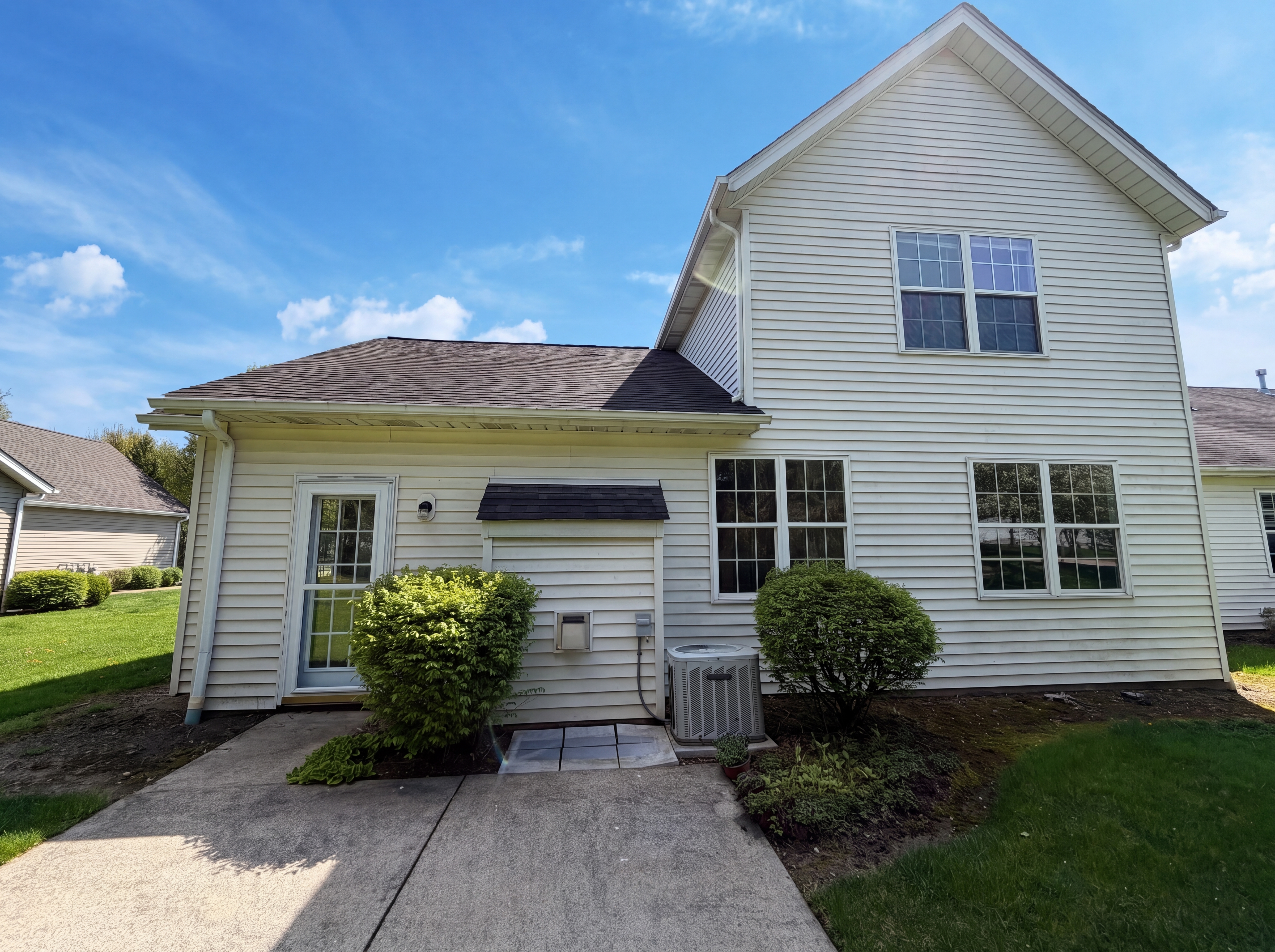 Photo 17 of 20 of 8757 Roberts Ct, Olmsted Falls, OH