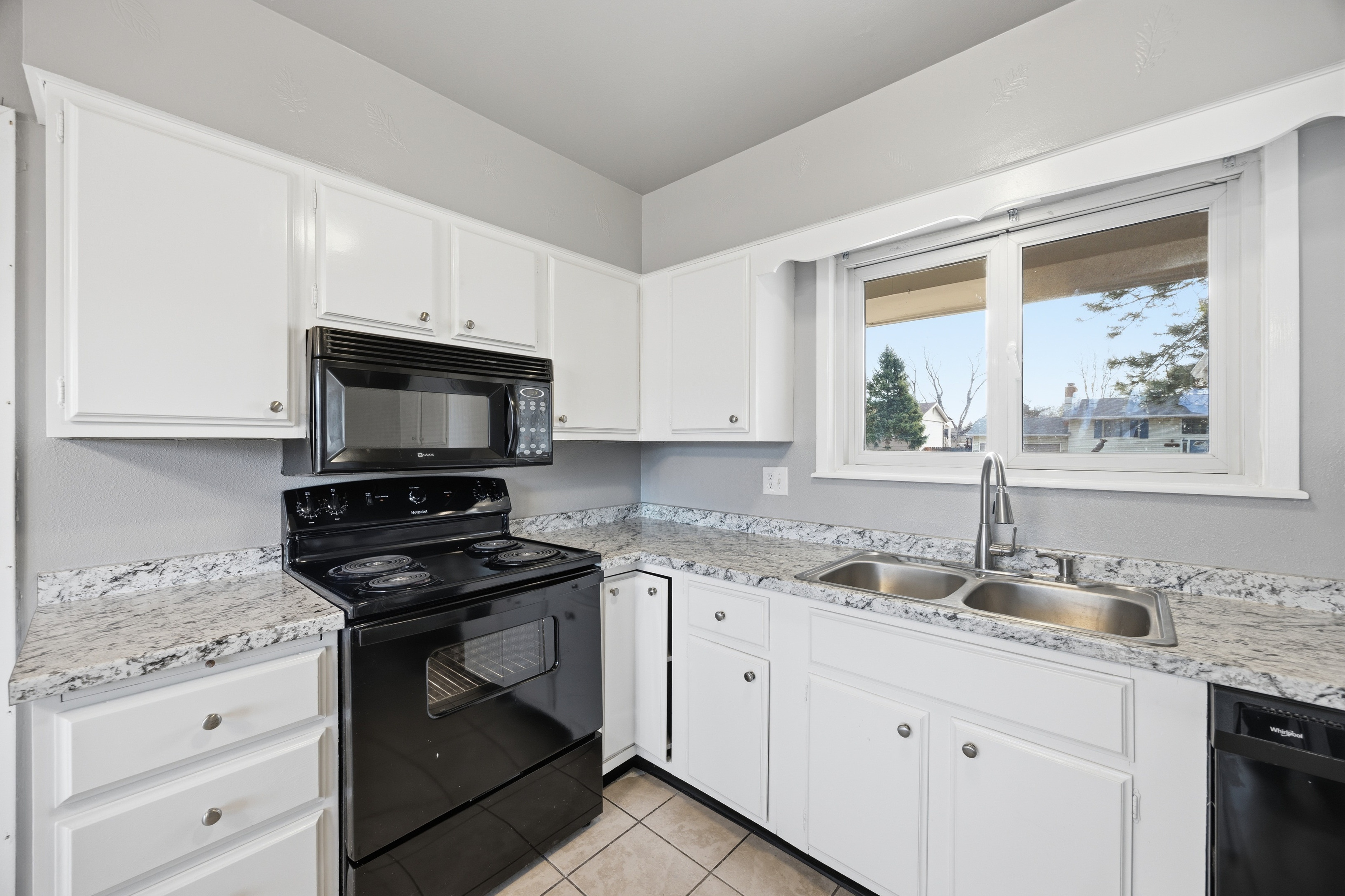Photo 13 of 40 of 1014 Fosdick Dr, Colorado Springs, CO