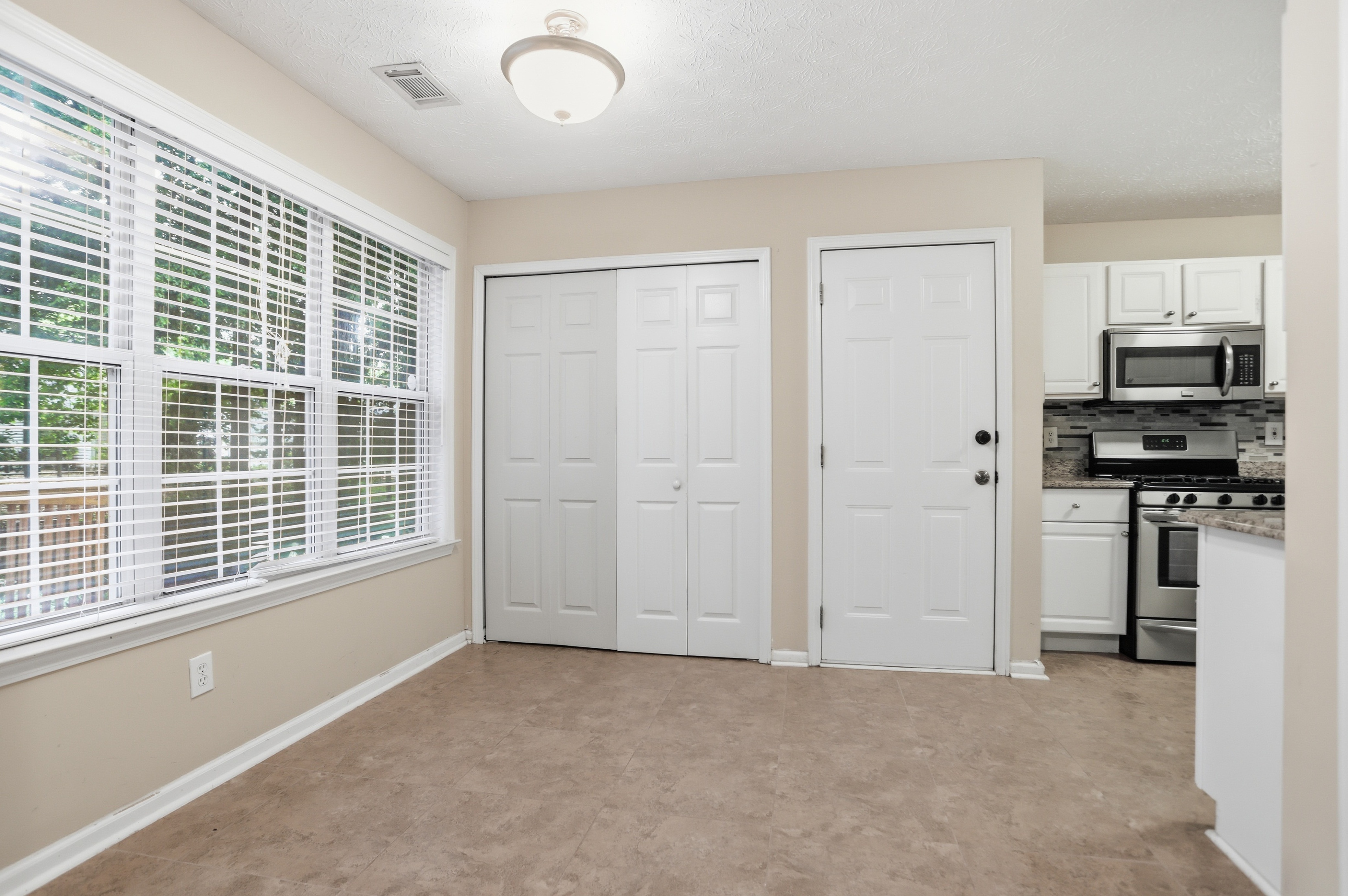 Photo 17 of 40 of 237 Kensington Trce, Stockbridge, GA