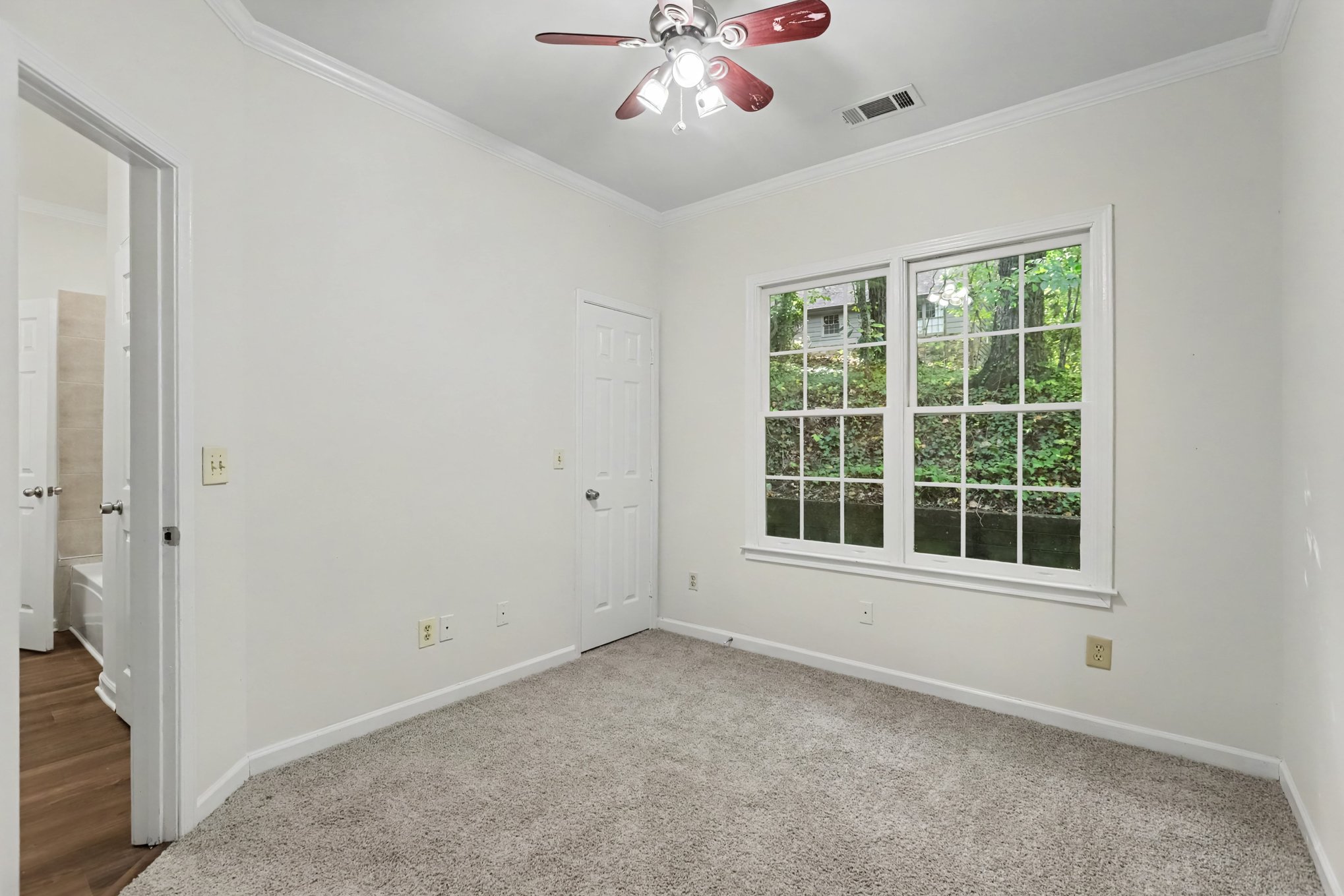Photo 13 of 20 of 5818 Cobb Mdw, Norcross, GA