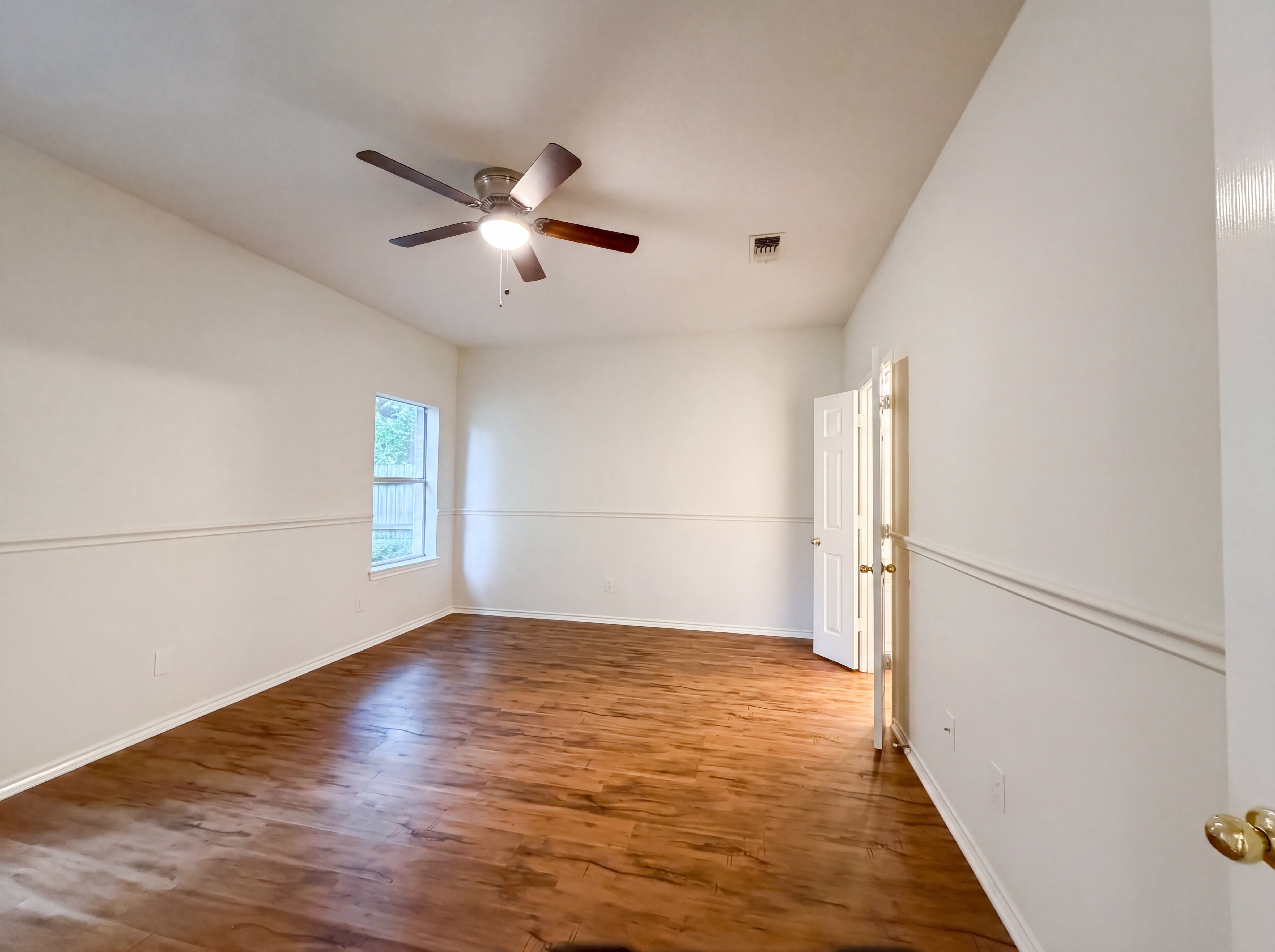 Photo 14 of 27 of 6218 Kingswood Dr, Arlington, TX
