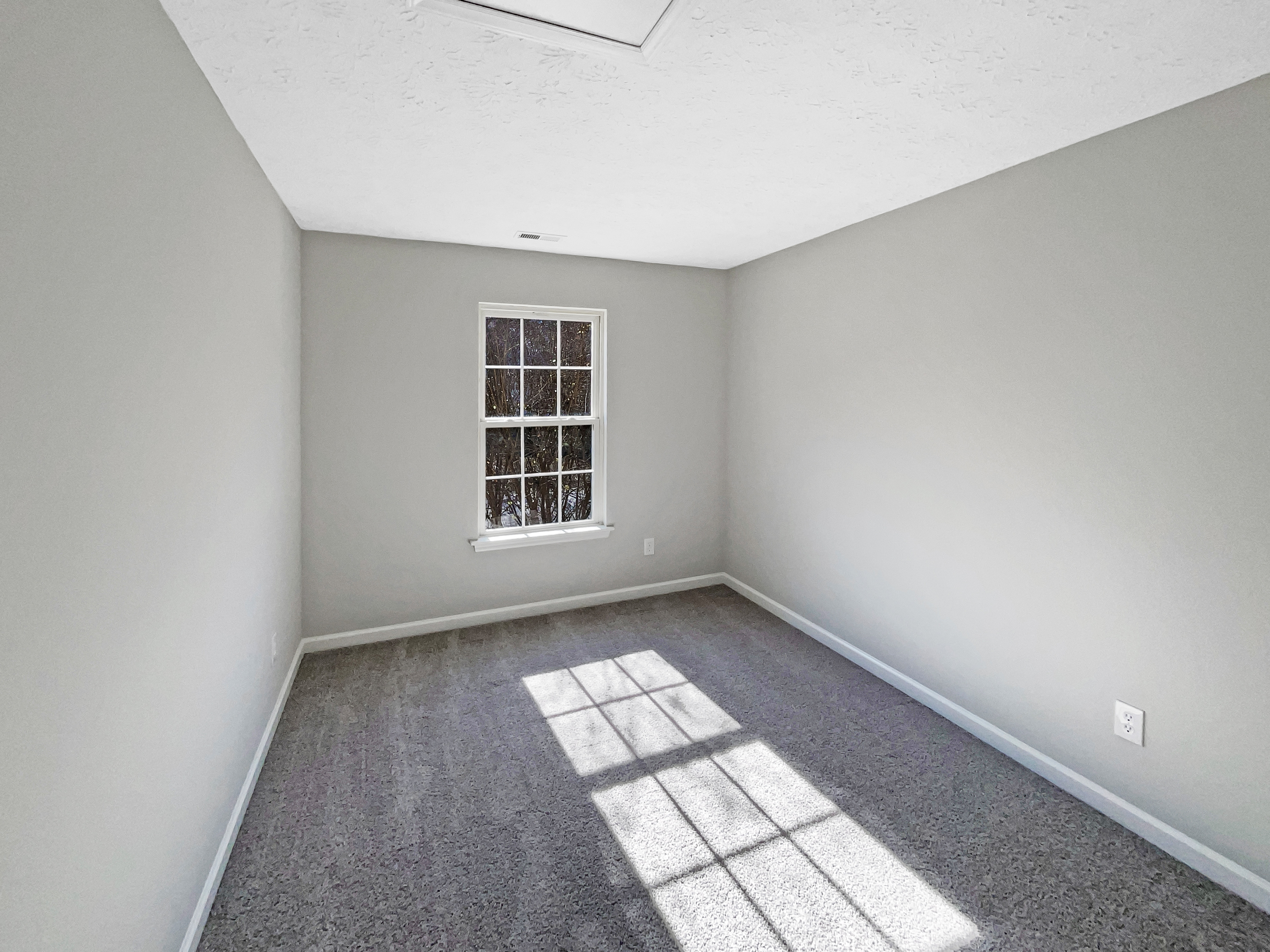Photo 3 of 17 of 5713 Forest Point Rd, Raleigh, NC