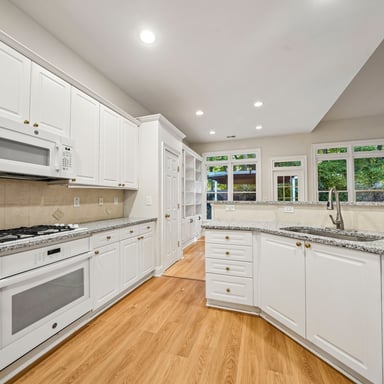 Property photo 2 of 3054 Montclair Cir SE