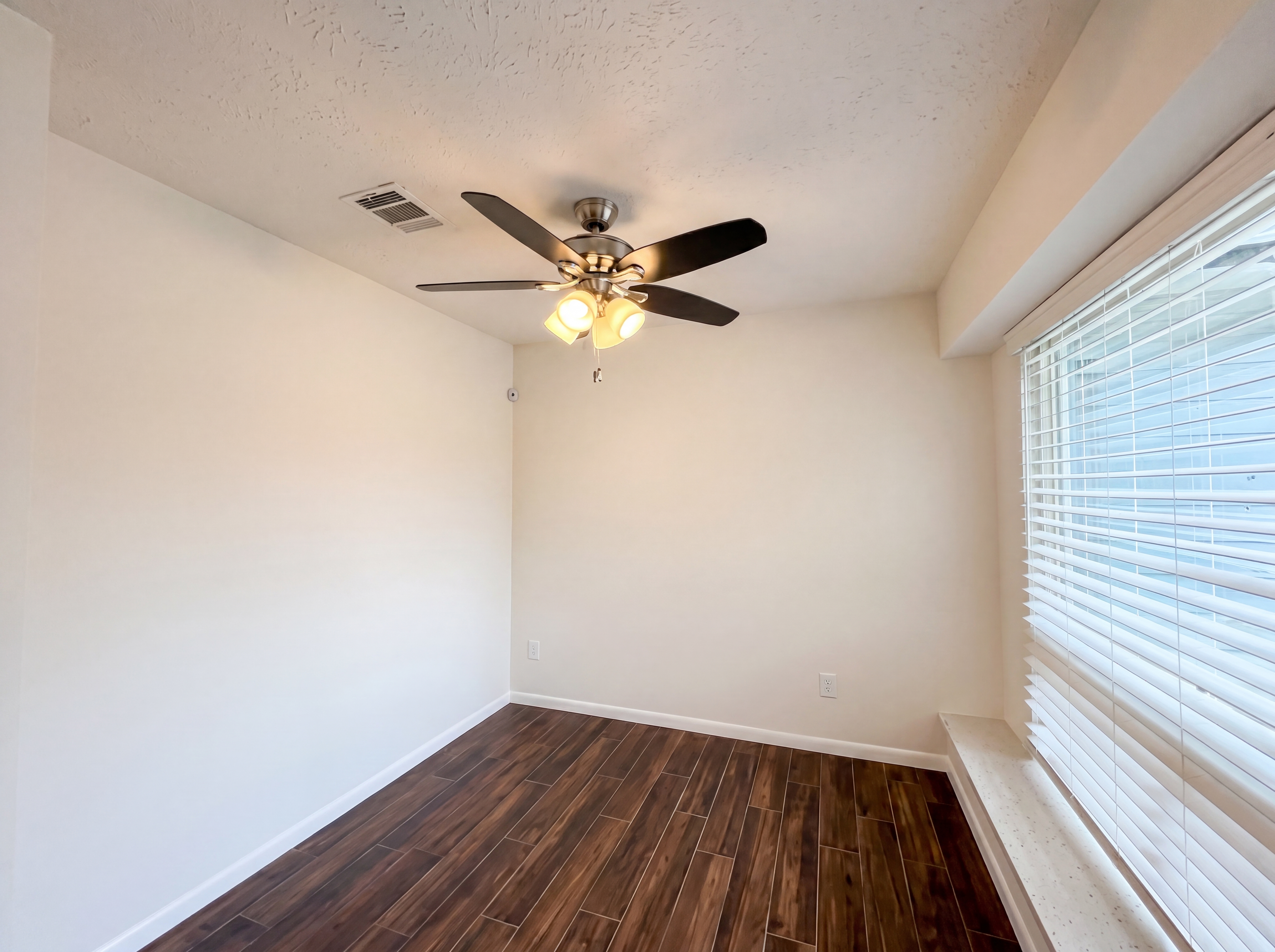 Photo 11 of 18 of 2503 Whispering Springs Dr, Spring, TX