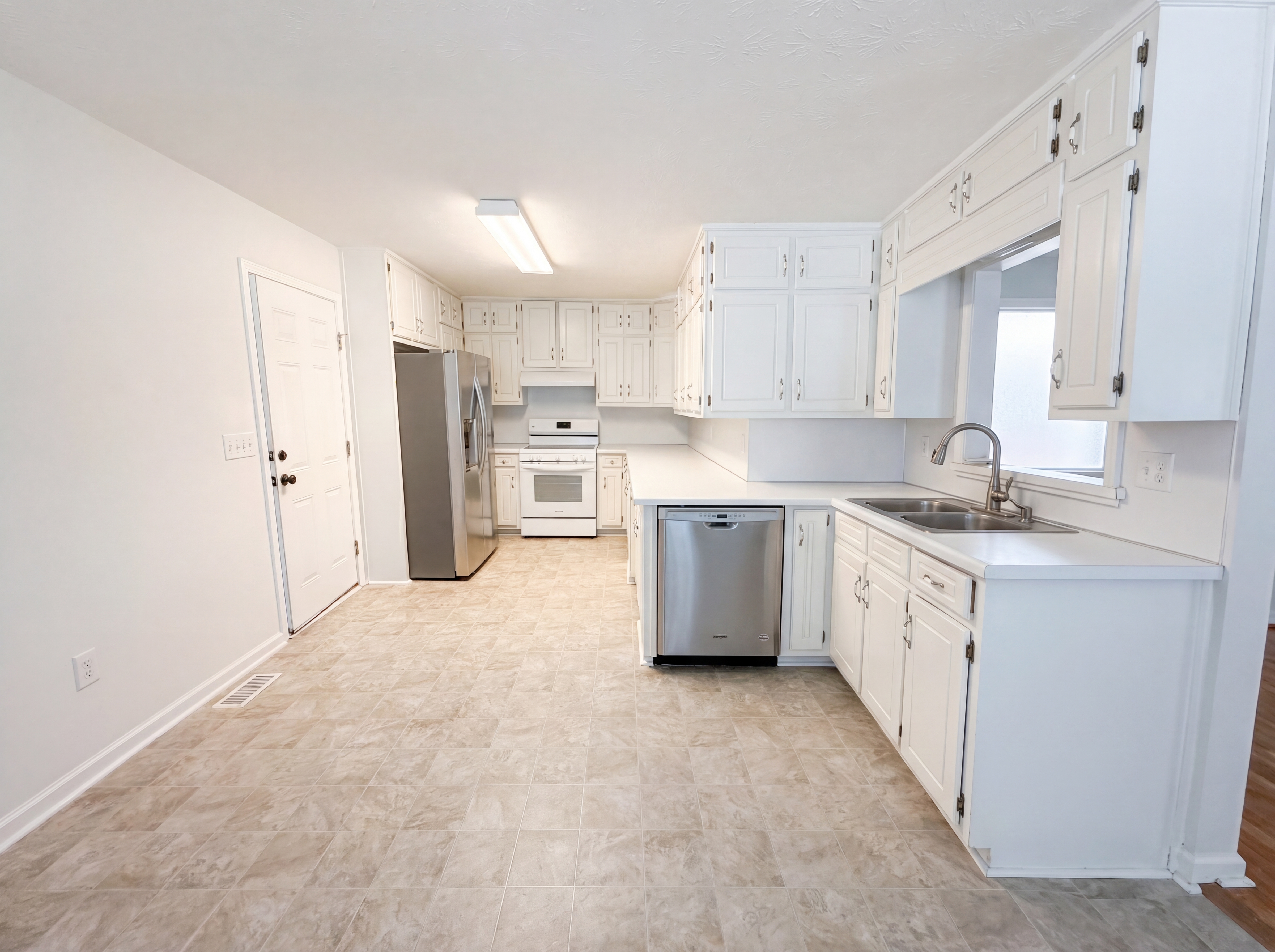 Photo 9 of 25 of 1556 Wynfield Ct, Auburn, GA