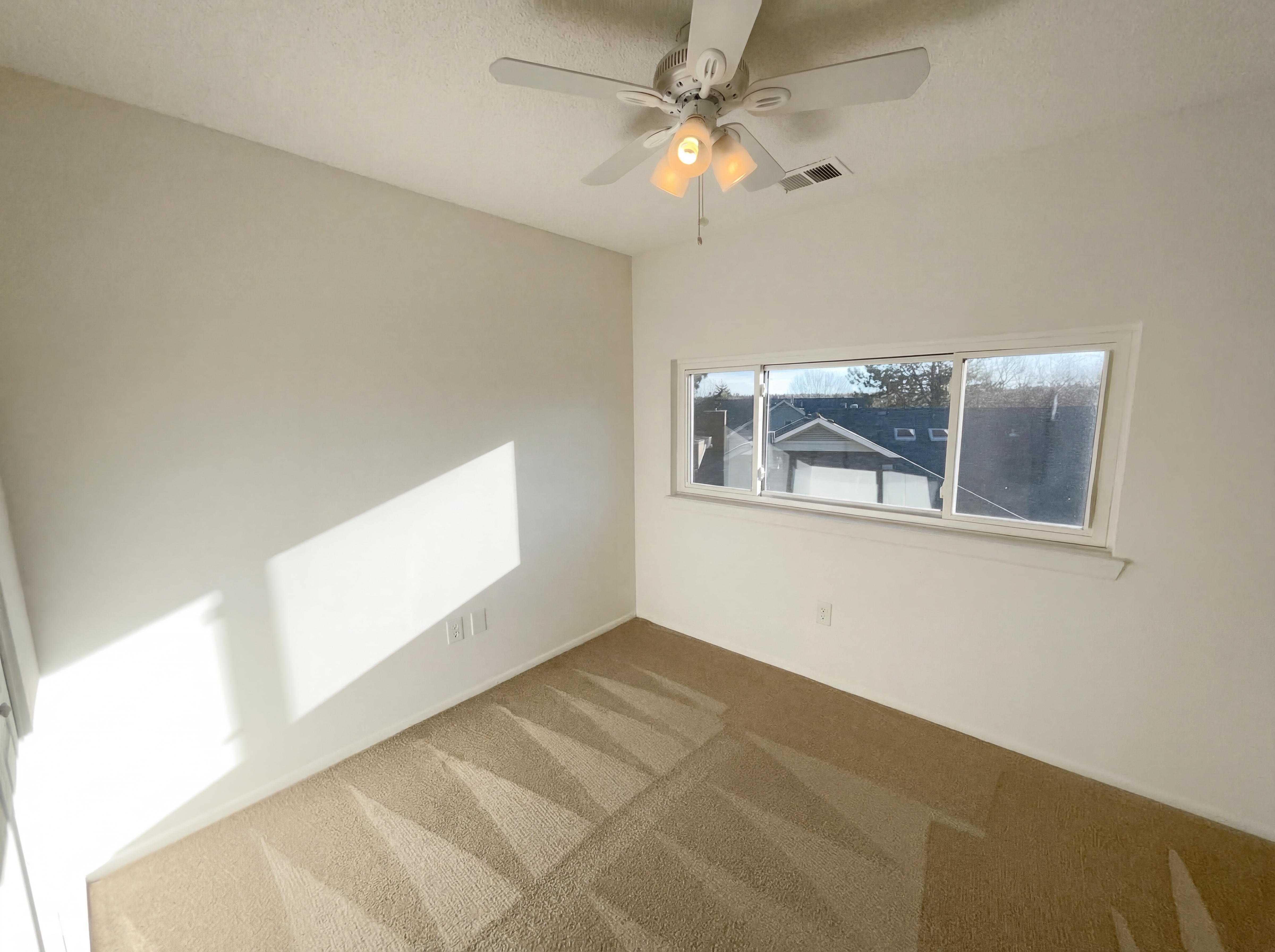 Photo 13 of 23 of 3075 E Long Cir S, Centennial, CO