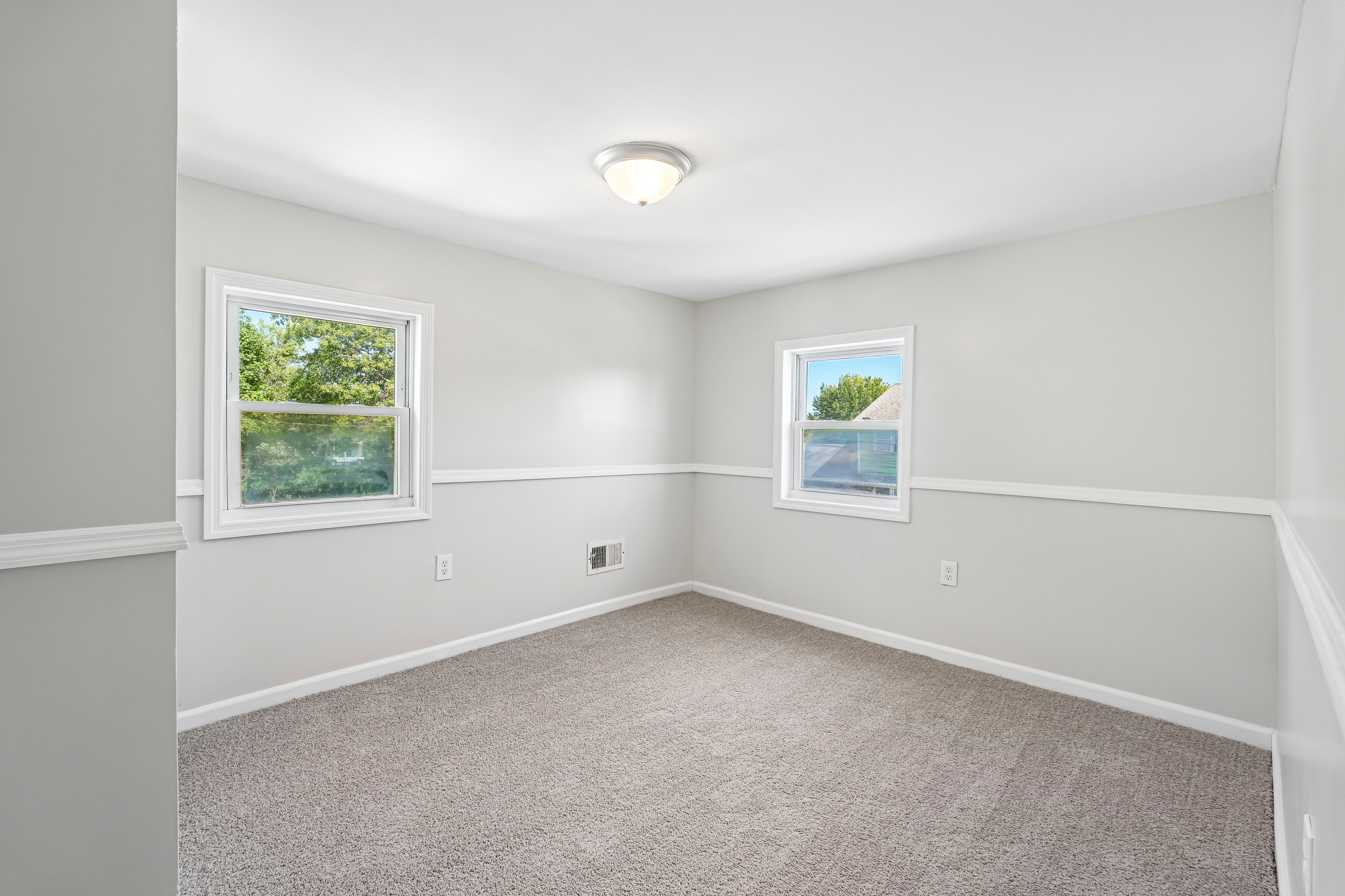 Photo 4 of 39 of 94 S 21st Ave, Manville, NJ