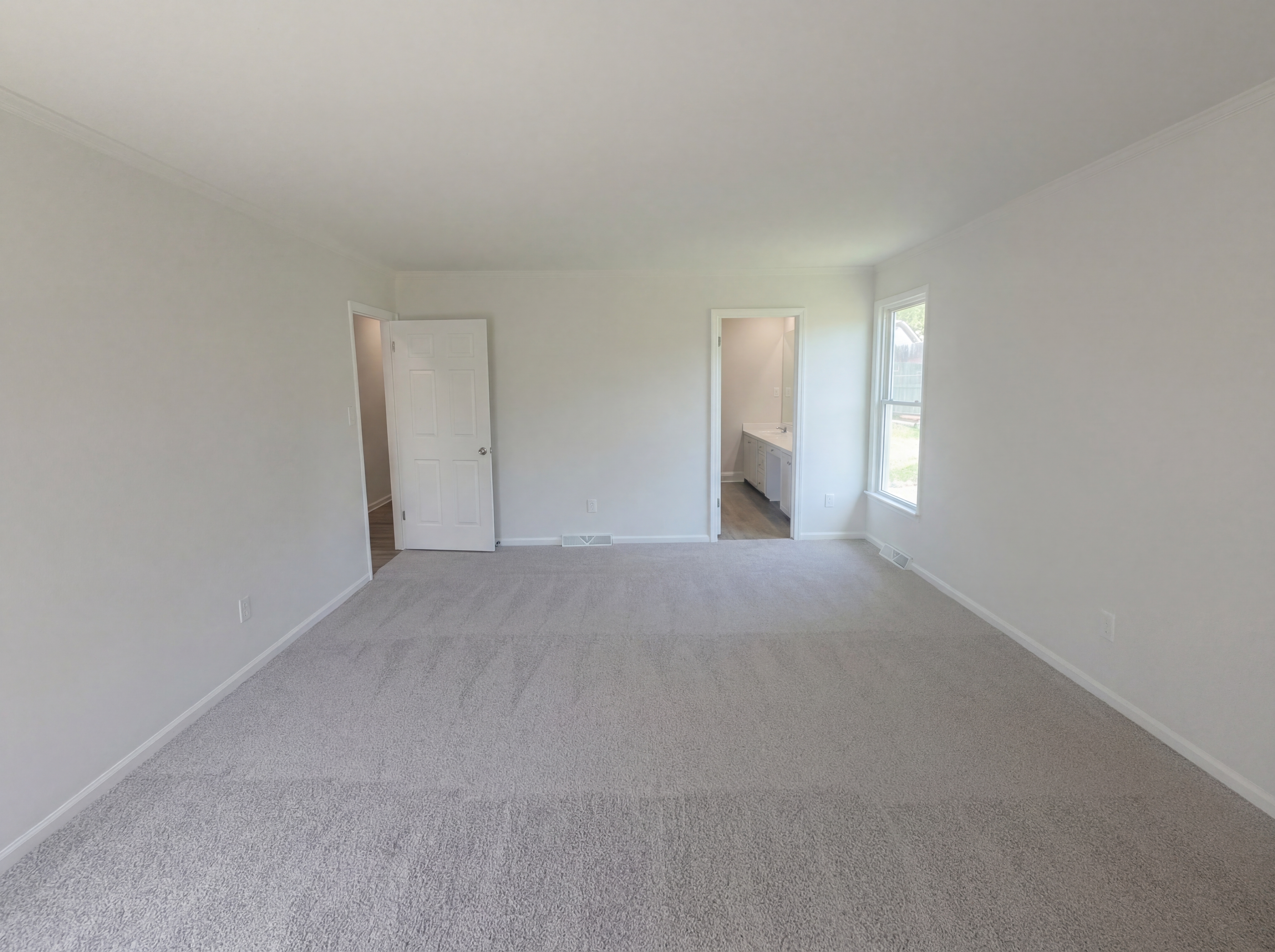 Photo 4 of 19 of 1495 S Peace Haven Rd, Clemmons, NC