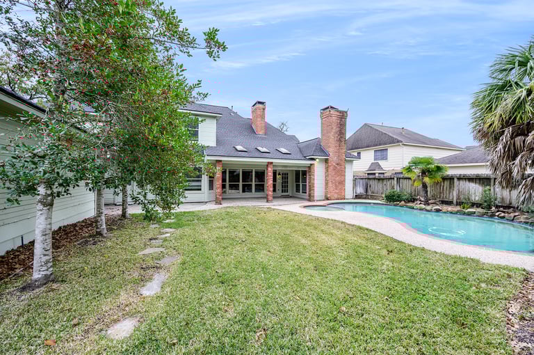 Photo 7 of 17 - 16711 Wimbledon Forest Dr, Spring, TX 77379