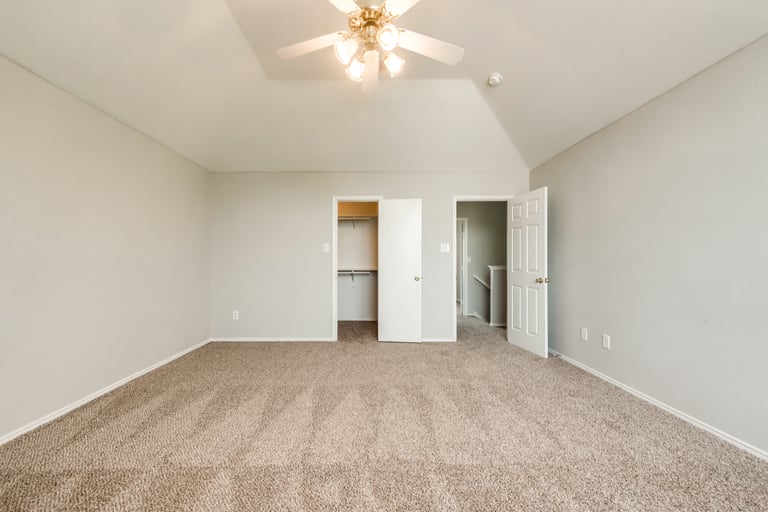 Photo 18 of 31 - 9729 Parkmere Dr, Fort Worth, TX 76108
