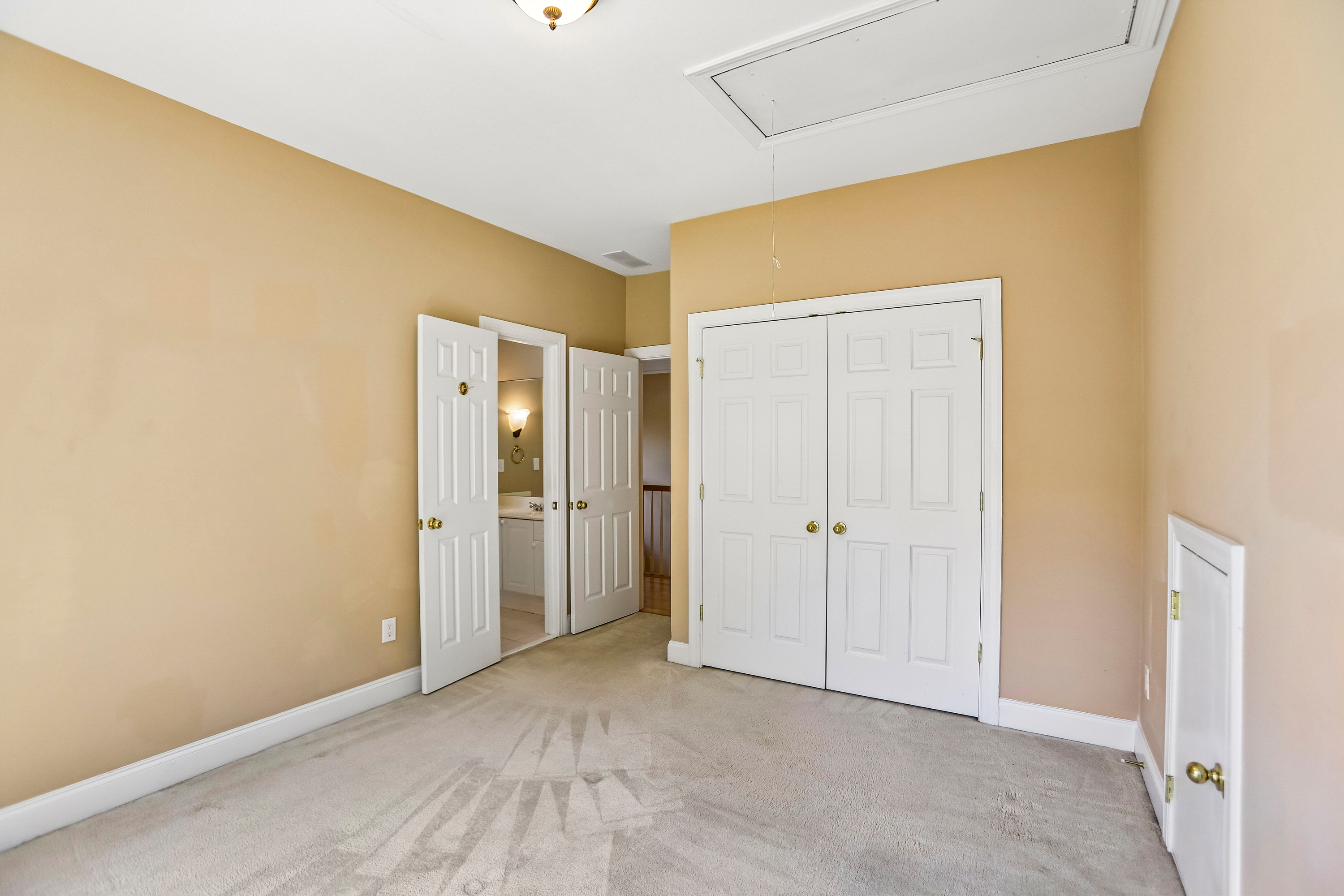 Photo 10 of 38 of 3054 Montclair Cir SE, Smyrna, GA