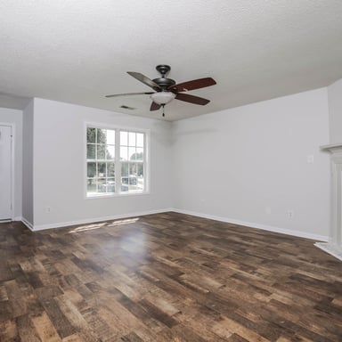 Property photo 3 of 4765 Primrose Pl