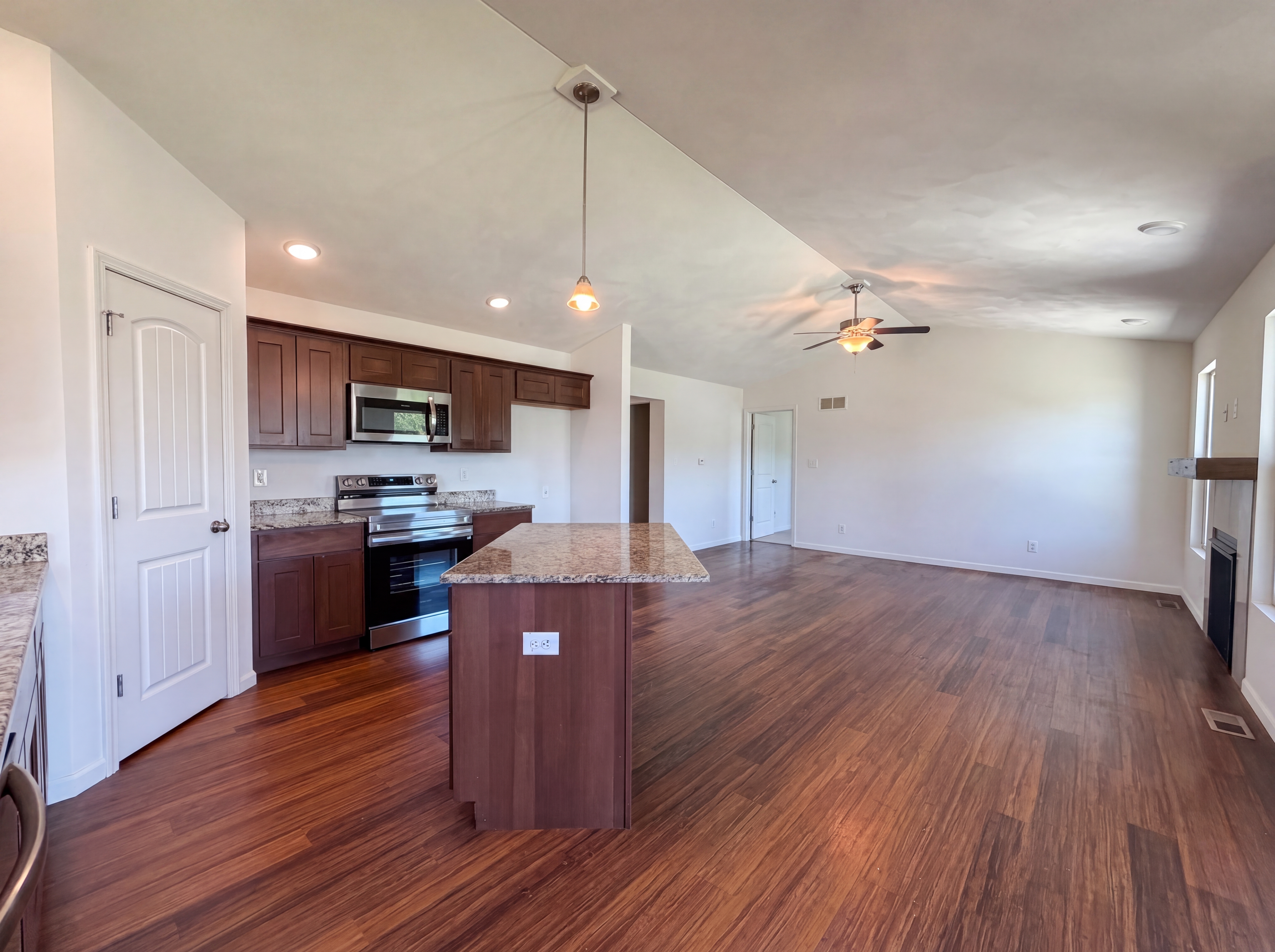 Photo 7 of 22 of 7932 Laurel Flats Dr, Caseyville, IL