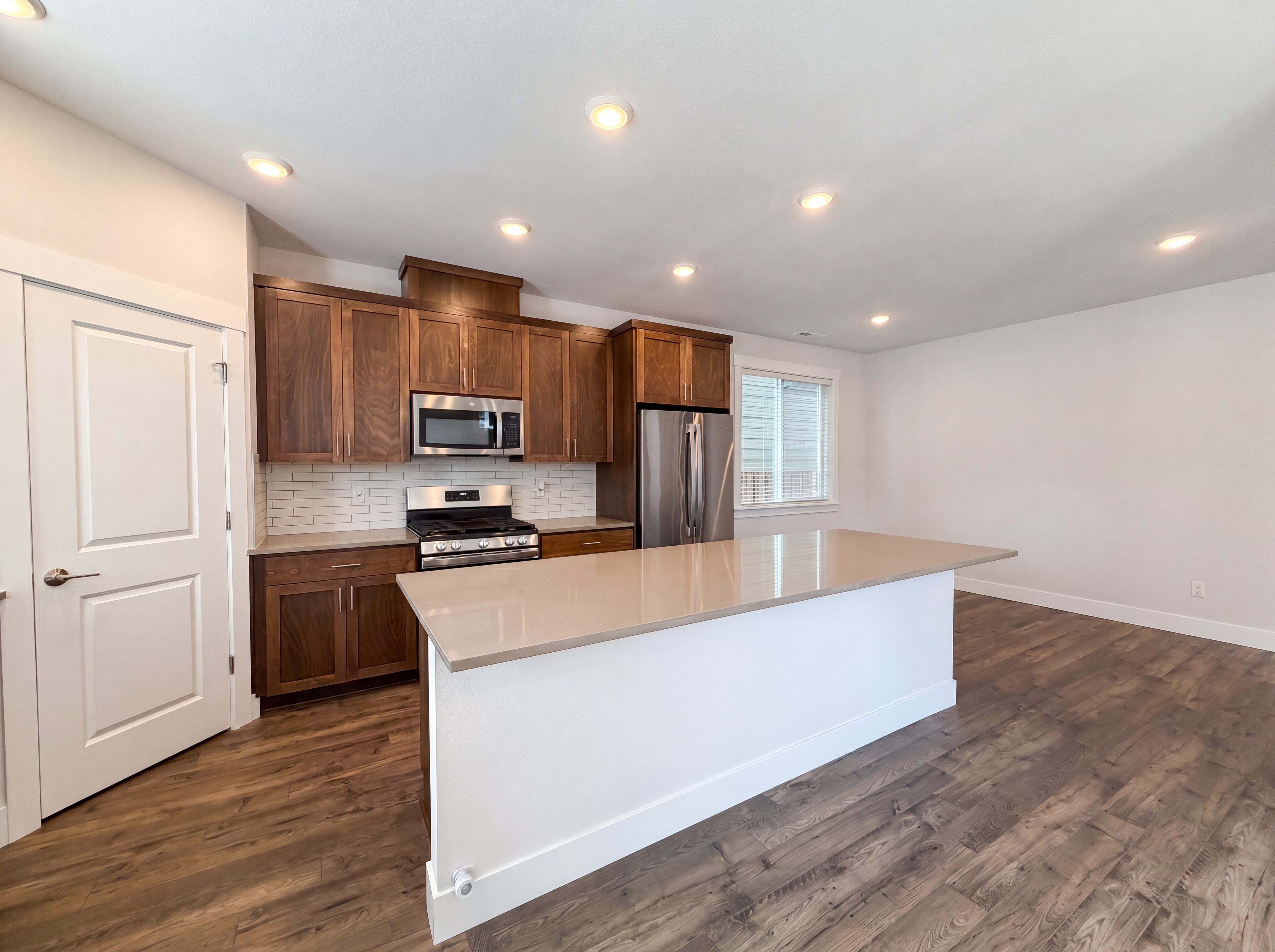 Photo 7 of 24 of 12706 SW Incline Dr, Beaverton, OR