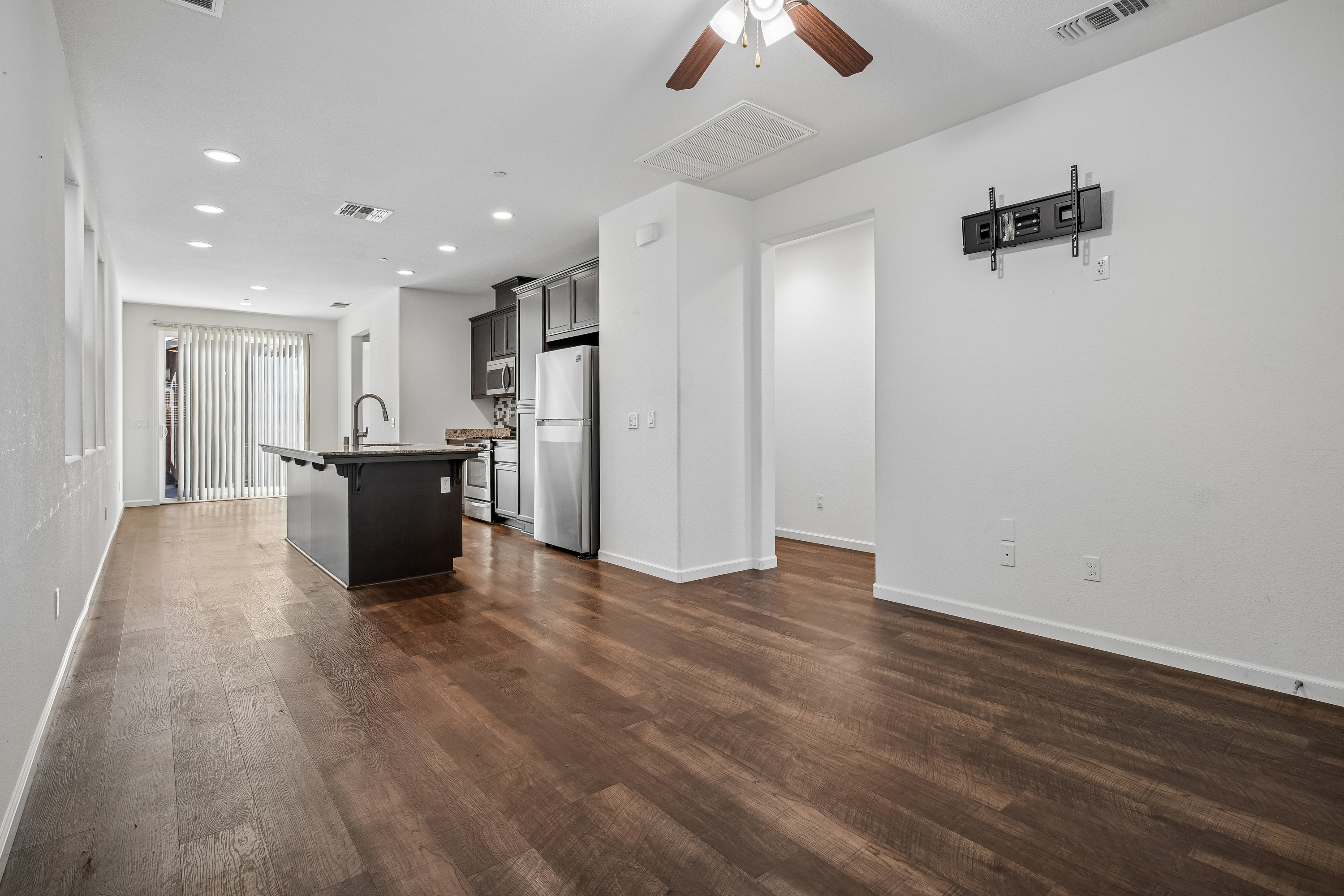 Photo 7 of 25 of 852 Castellona Dr, Newman, CA