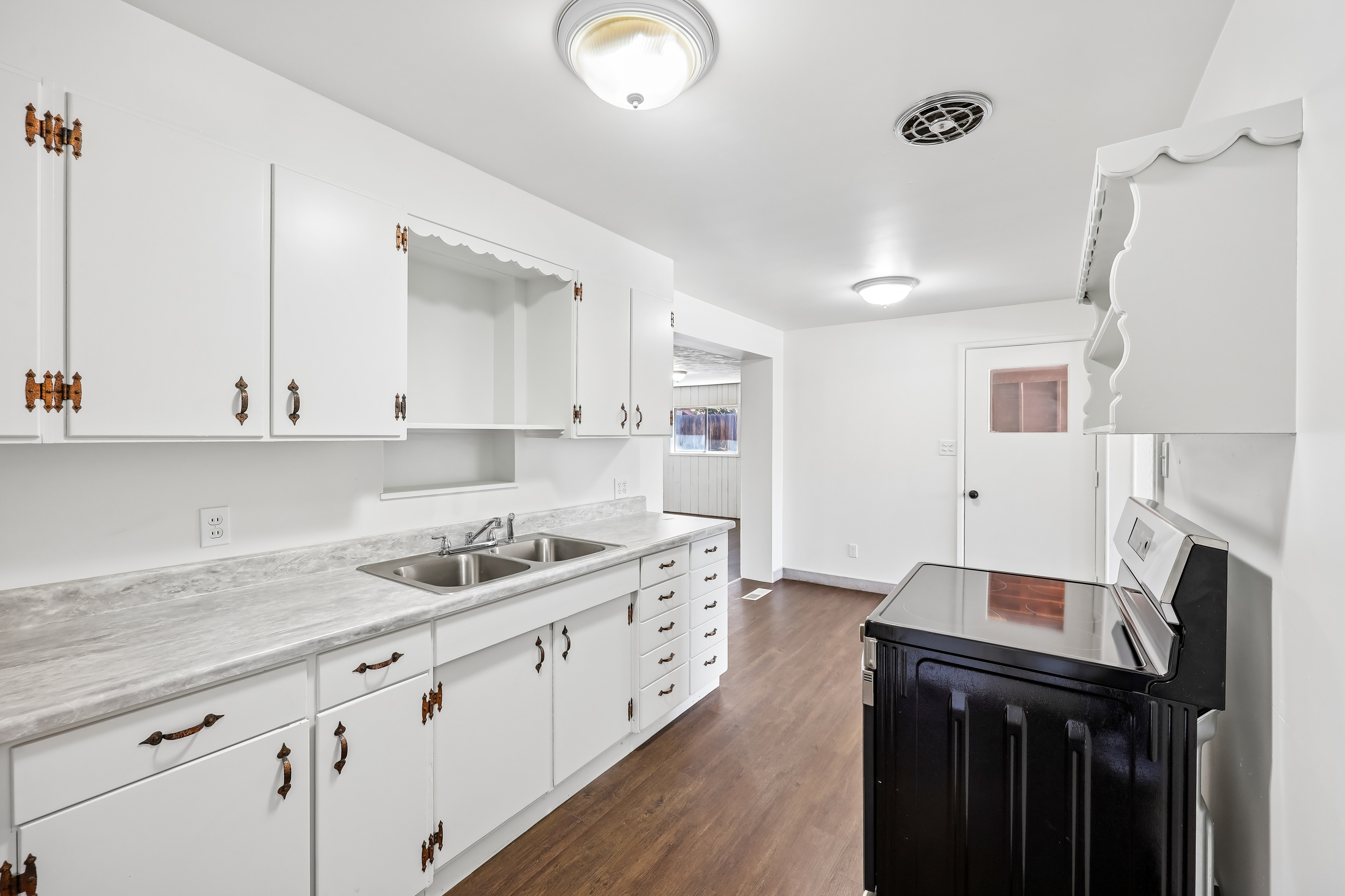 Photo 2 of 20 of 259 Sage Creek Cir, Springville, UT