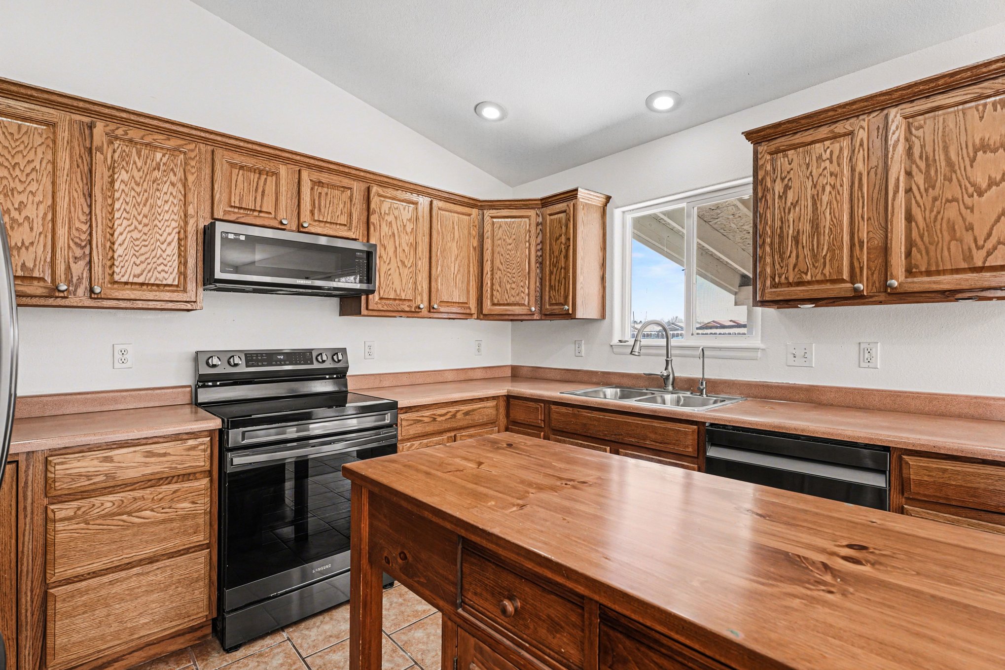 Photo 9 of 18 of 5108 Aramis Ct, Pueblo, CO