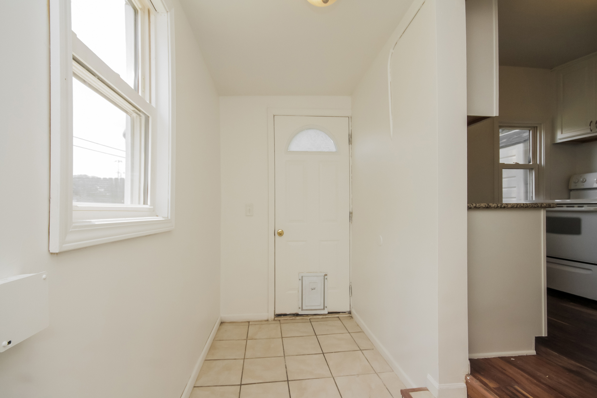 Photo 5 of 22 of 1107 E Joliet St, Crown Point, IN
