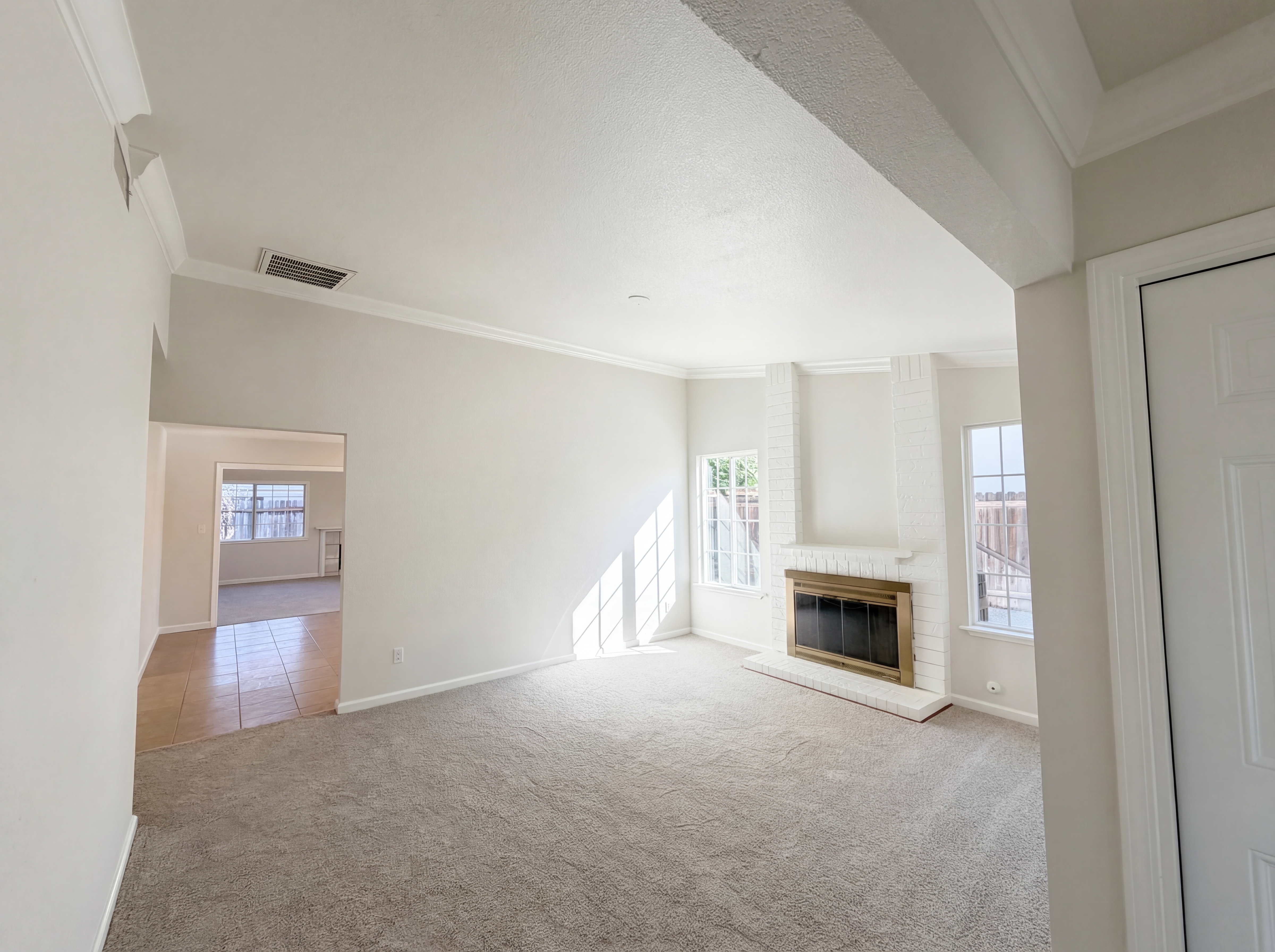 Photo 3 of 34 of 6909 Kittery Ave, Citrus Heights, CA