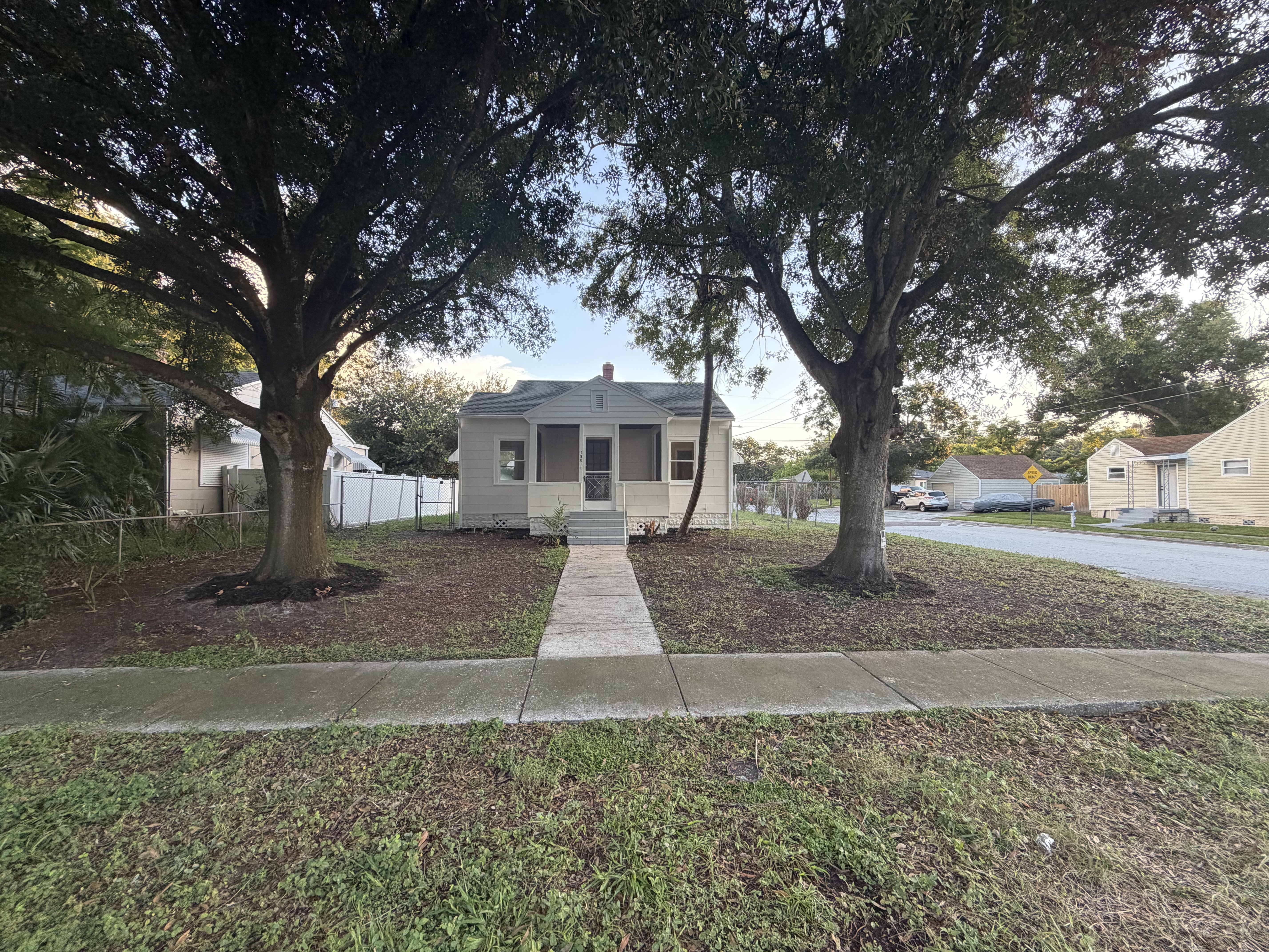 Photo 22 of 26 of 1901 20th Ave N, Saint Petersburg, FL