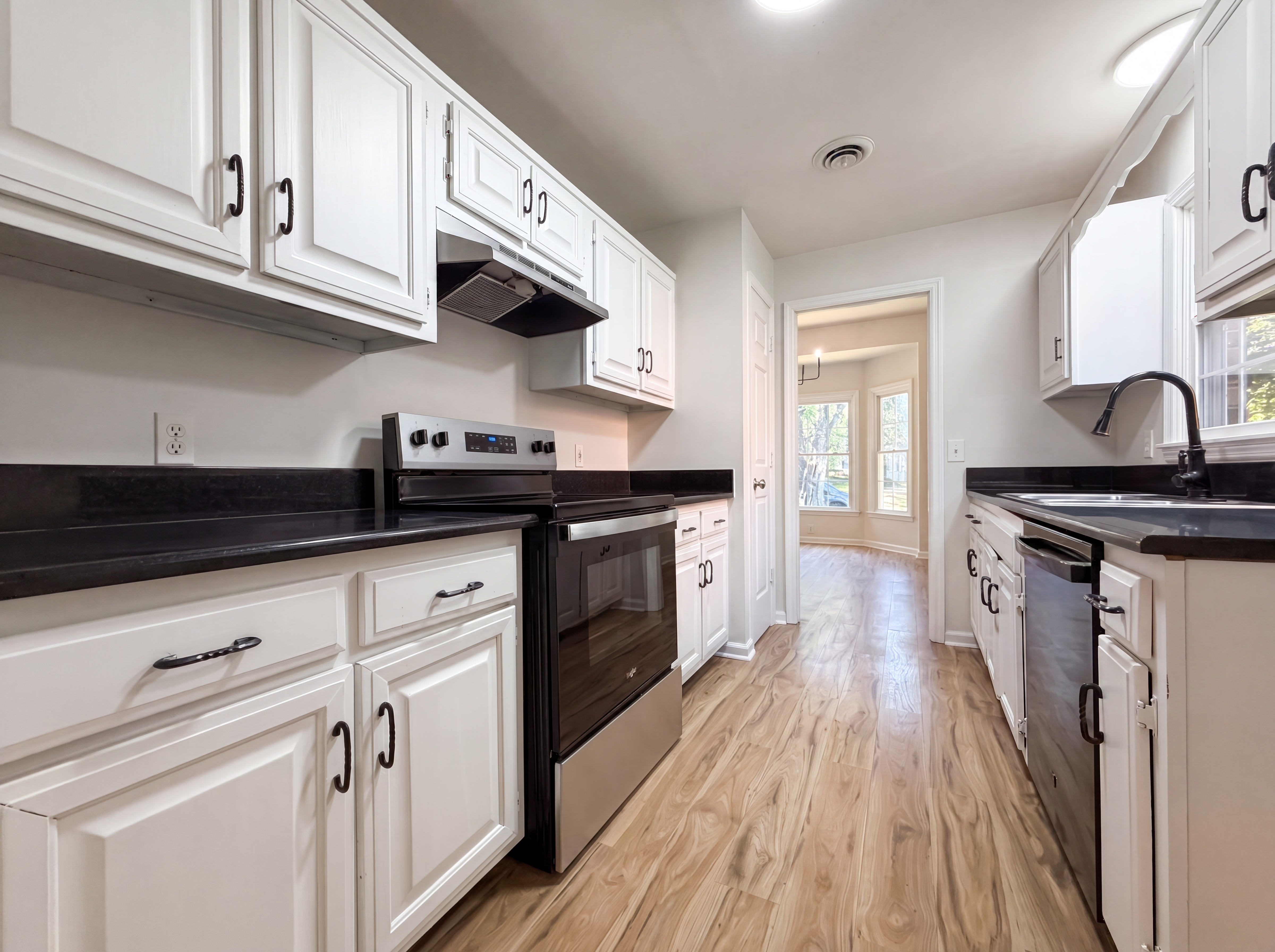 Photo 8 of 18 of 1109 Mary Evelyn Ct, Nashville, TN