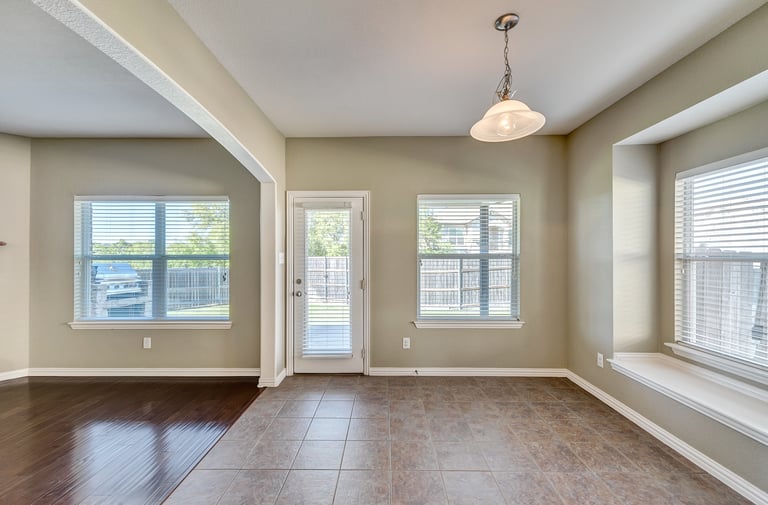 Photo 15 of 30 - 7404 Rocky Ford Rd, Fort Worth, TX 76179