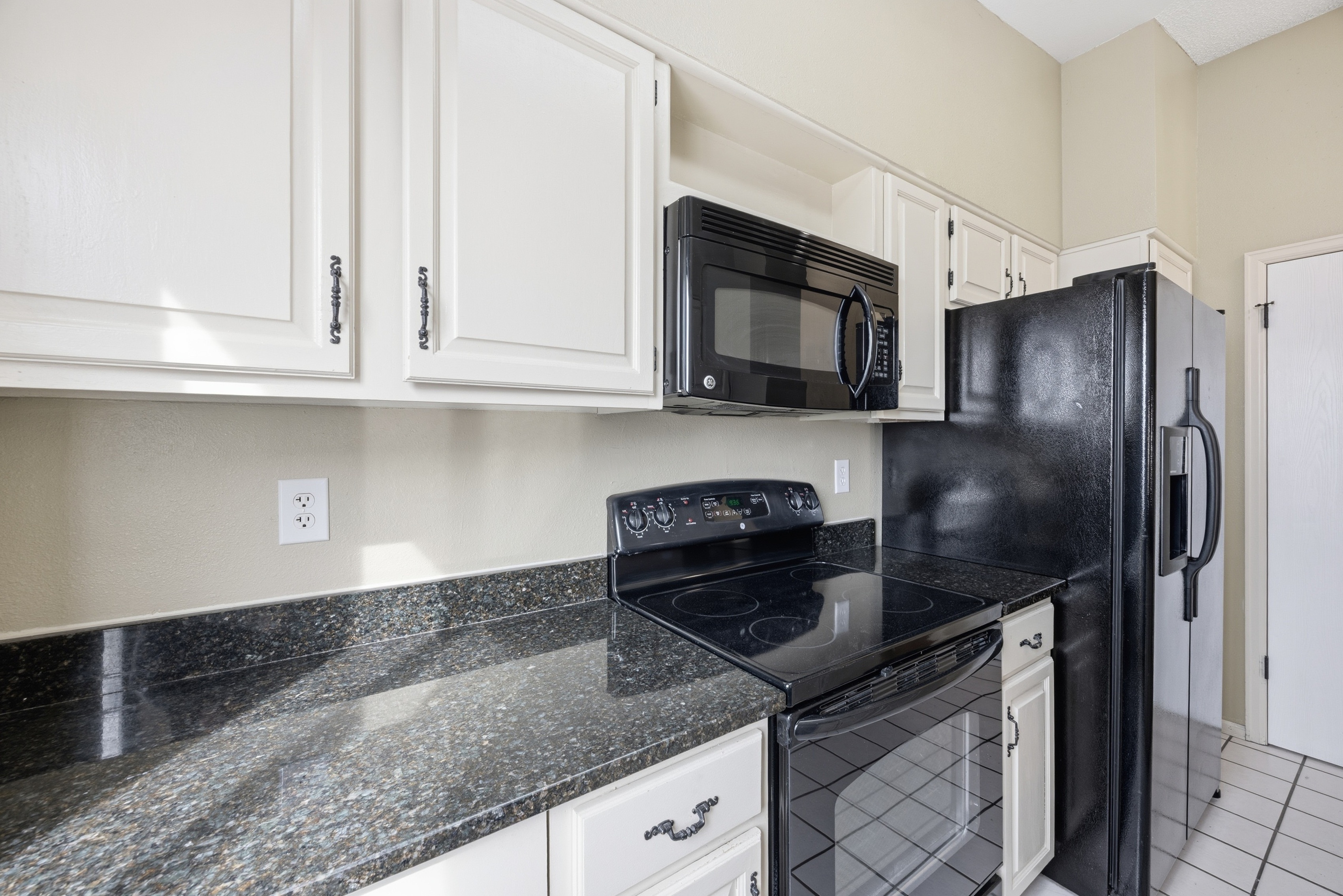 Photo 14 of 32 of 930 Fontmore Rd, Colorado Springs, CO