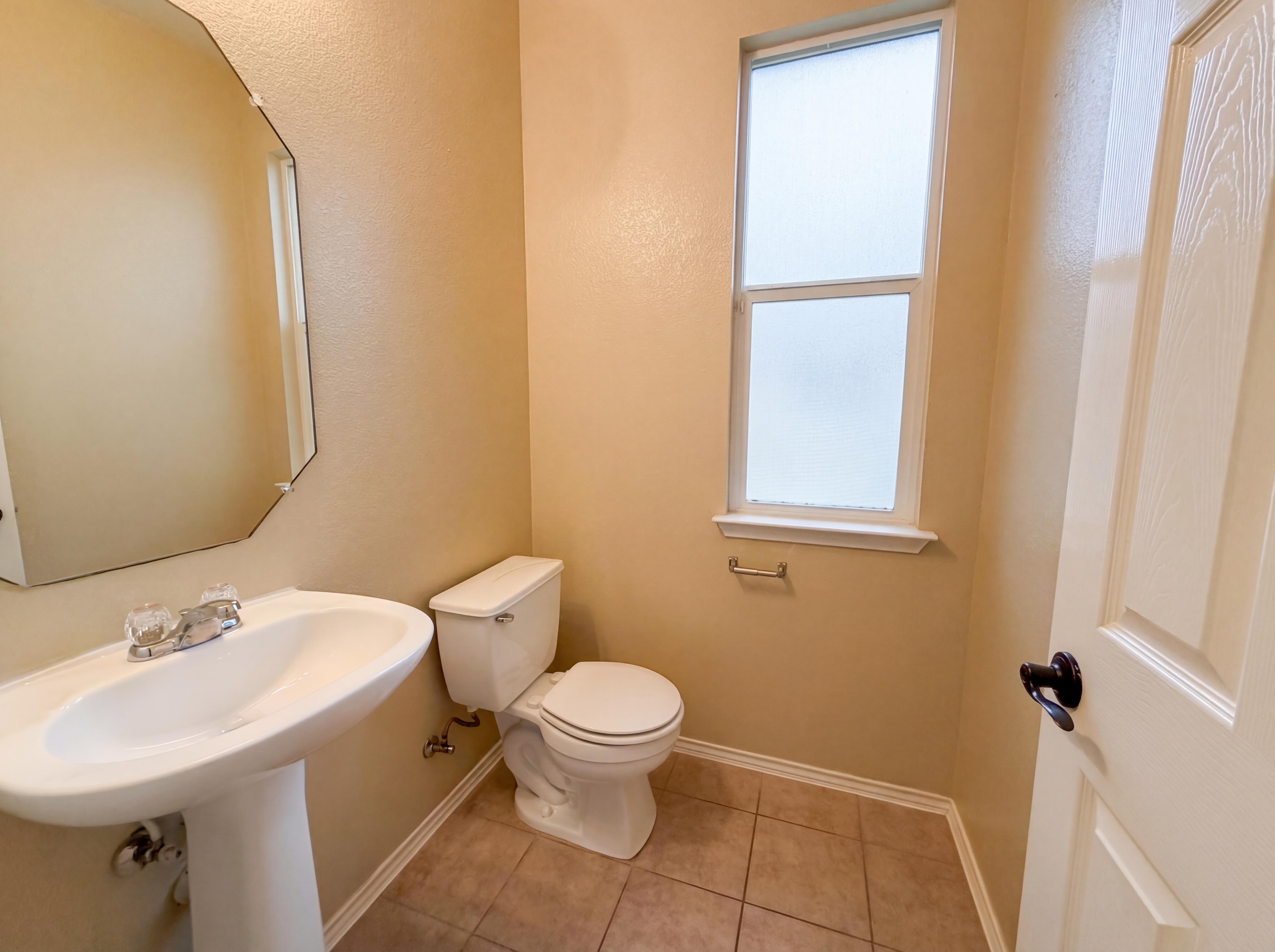 Photo 14 of 24 of 6206 Suellen Ln, Killeen, TX