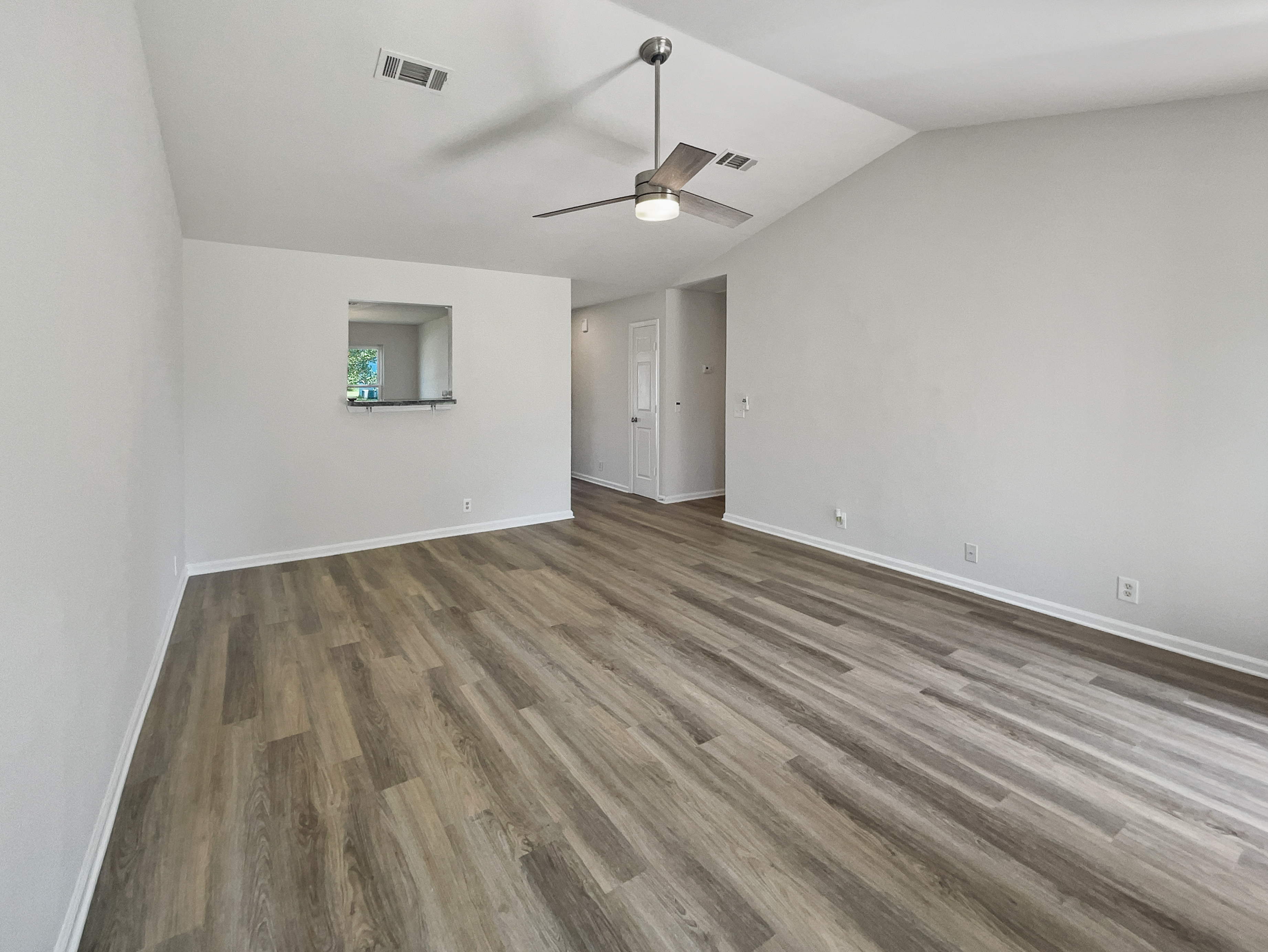 Photo 14 of 20 of 7513 W Winchester Dr, Antioch, TN