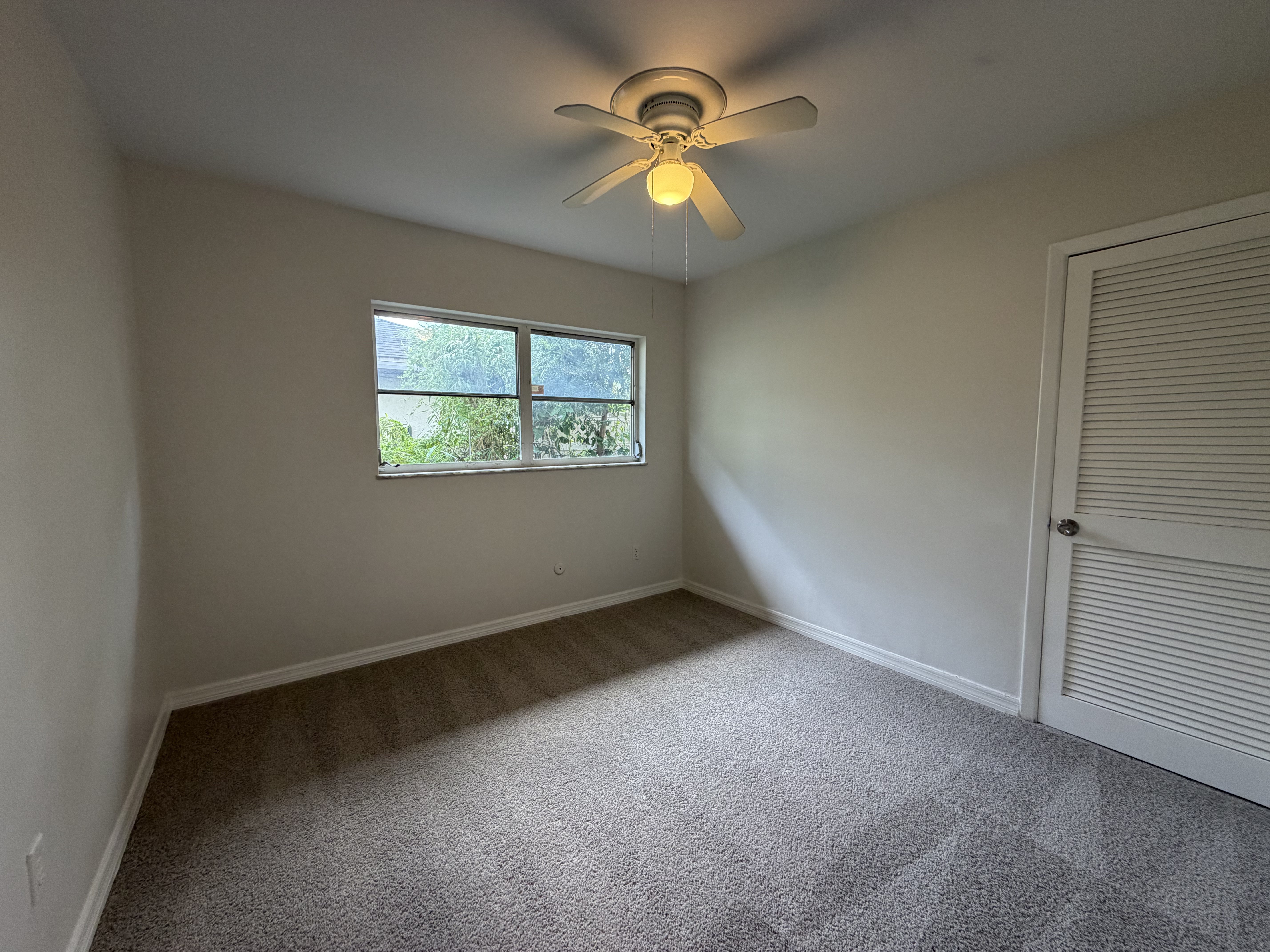 Photo 13 of 24 of 6907 Spencer Cir, Tampa, FL