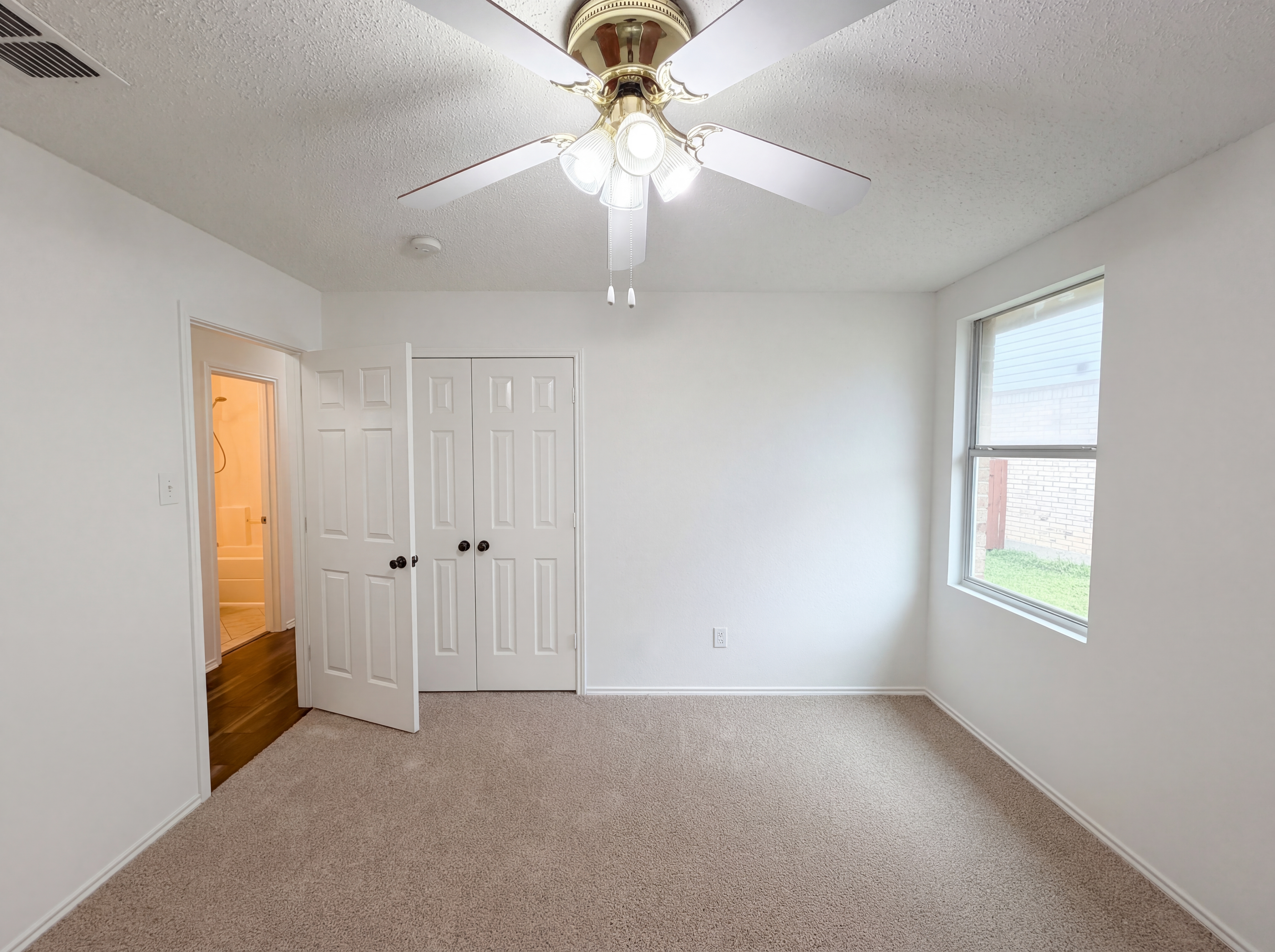 Photo 9 of 20 of 5145 Cliff Oaks Dr, Fort Worth, TX