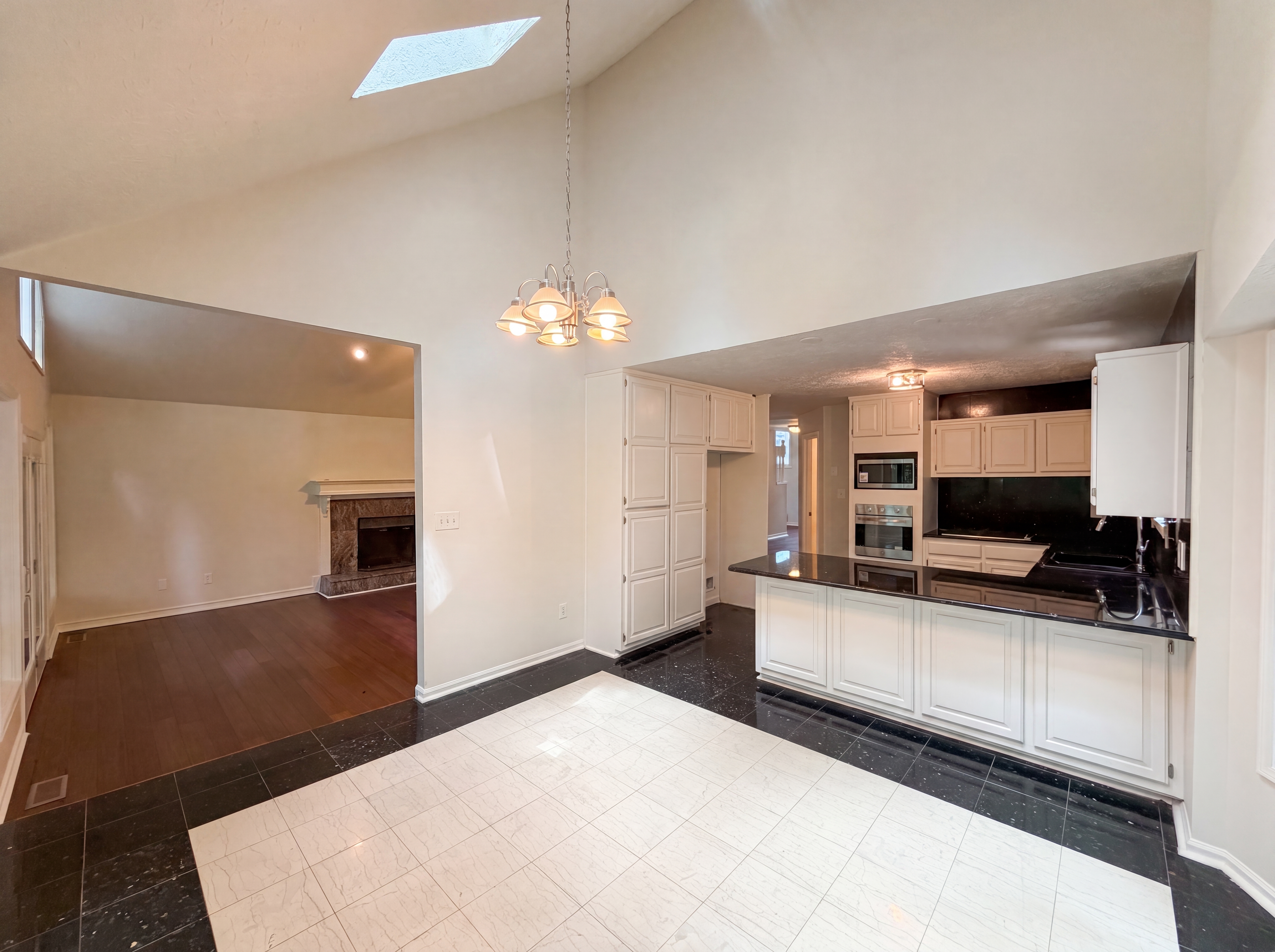 Photo 8 of 32 of 442 Hastings Way, Jonesboro, GA