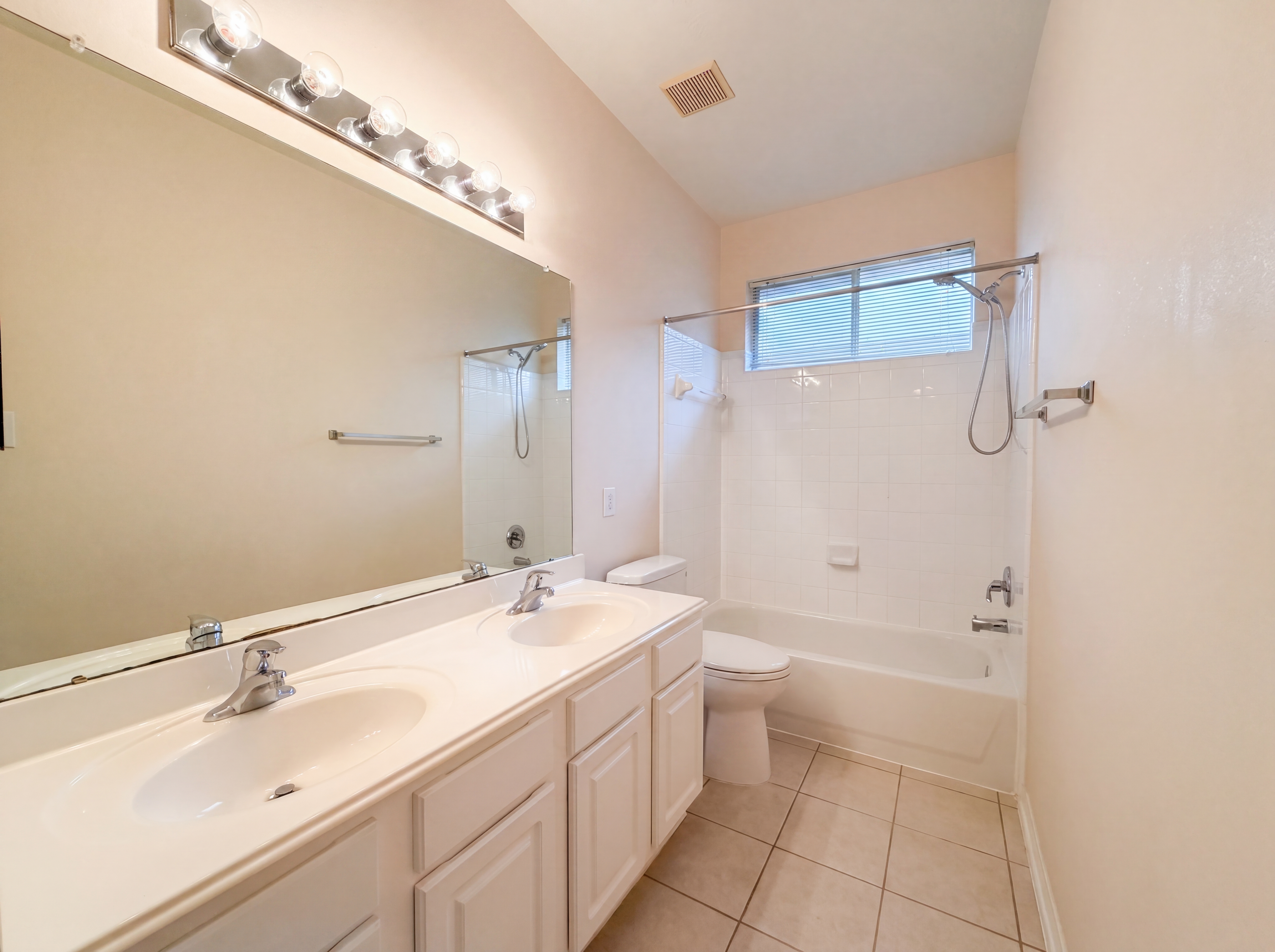 Photo 16 of 21 of 19110 Piney Way Dr, Tomball, TX