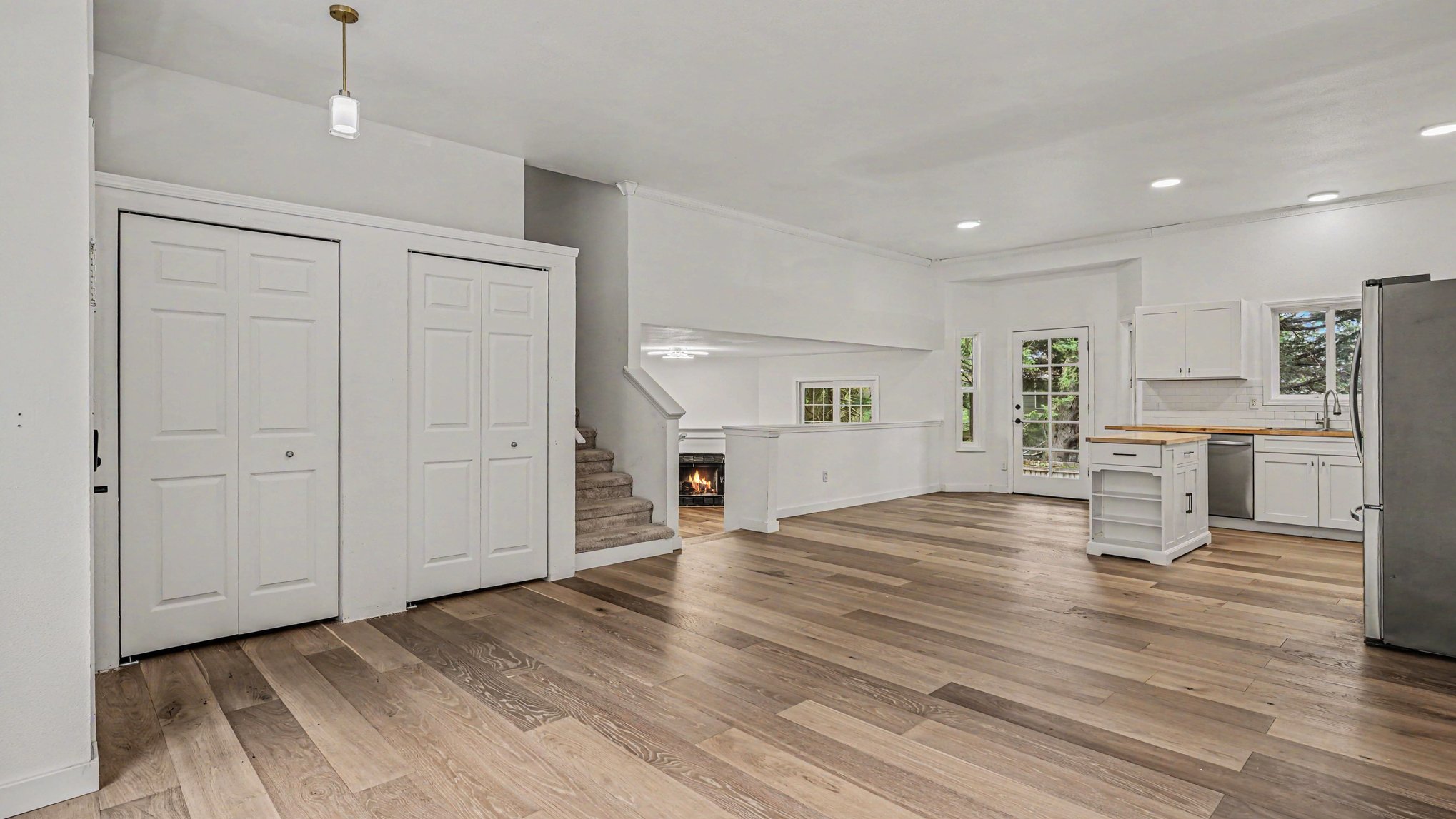 Photo 8 of 19 of 9605 NE 132nd St, Kirkland, WA
